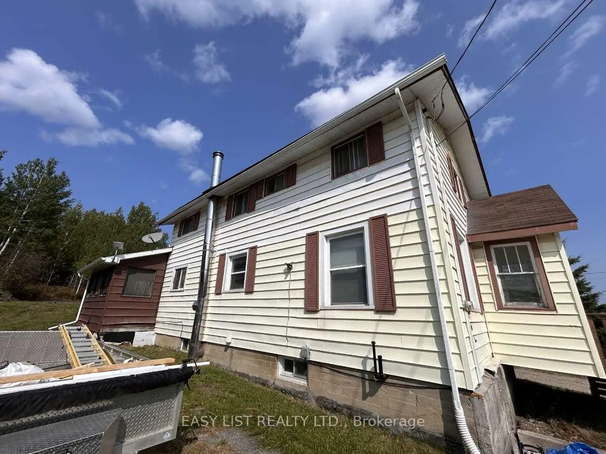 Photo 3 of 153 Third Avenue, Hornepayne — HOMEH