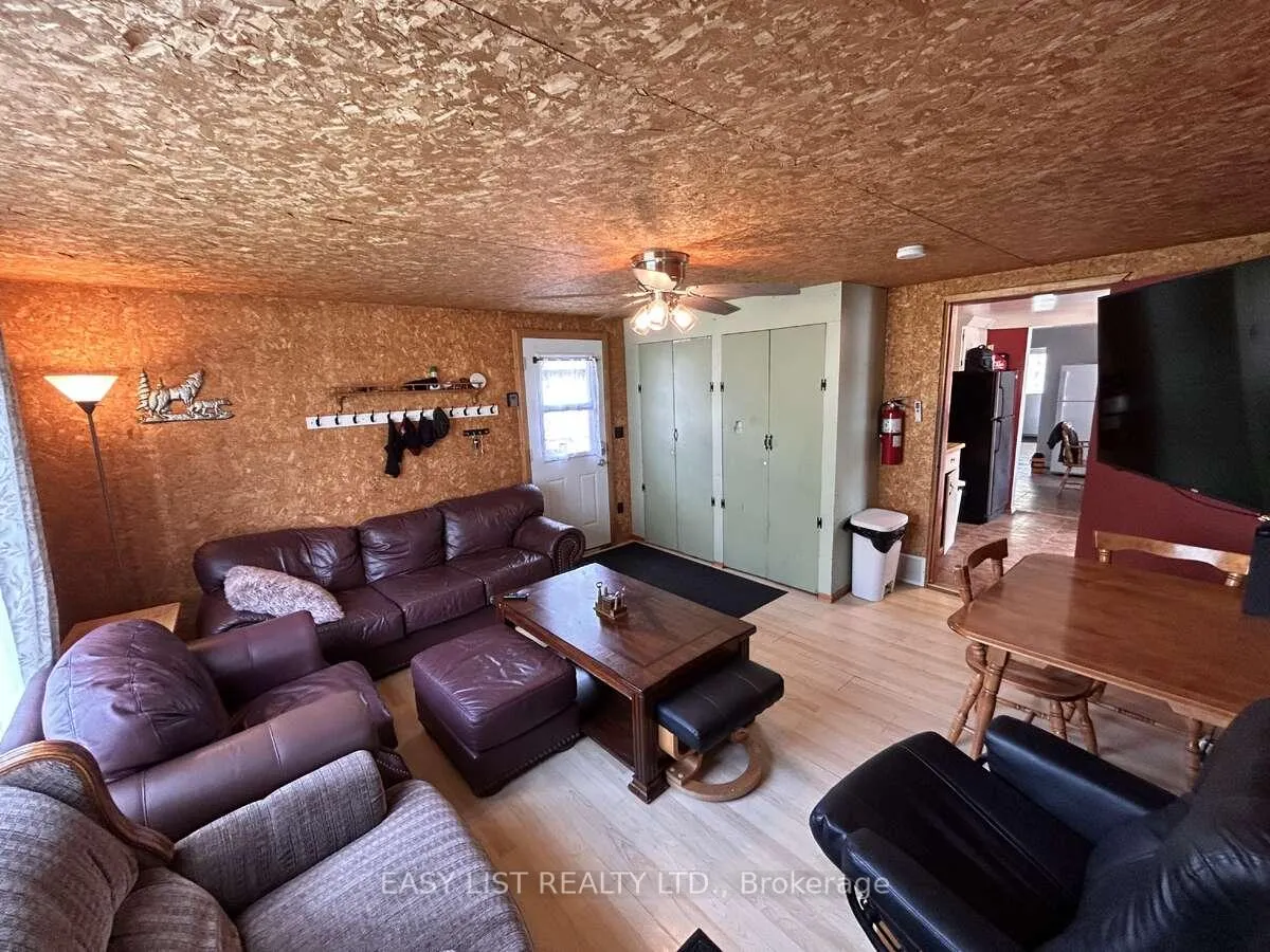 Photo 16 of 153 Third Avenue, Hornepayne — HOMEH