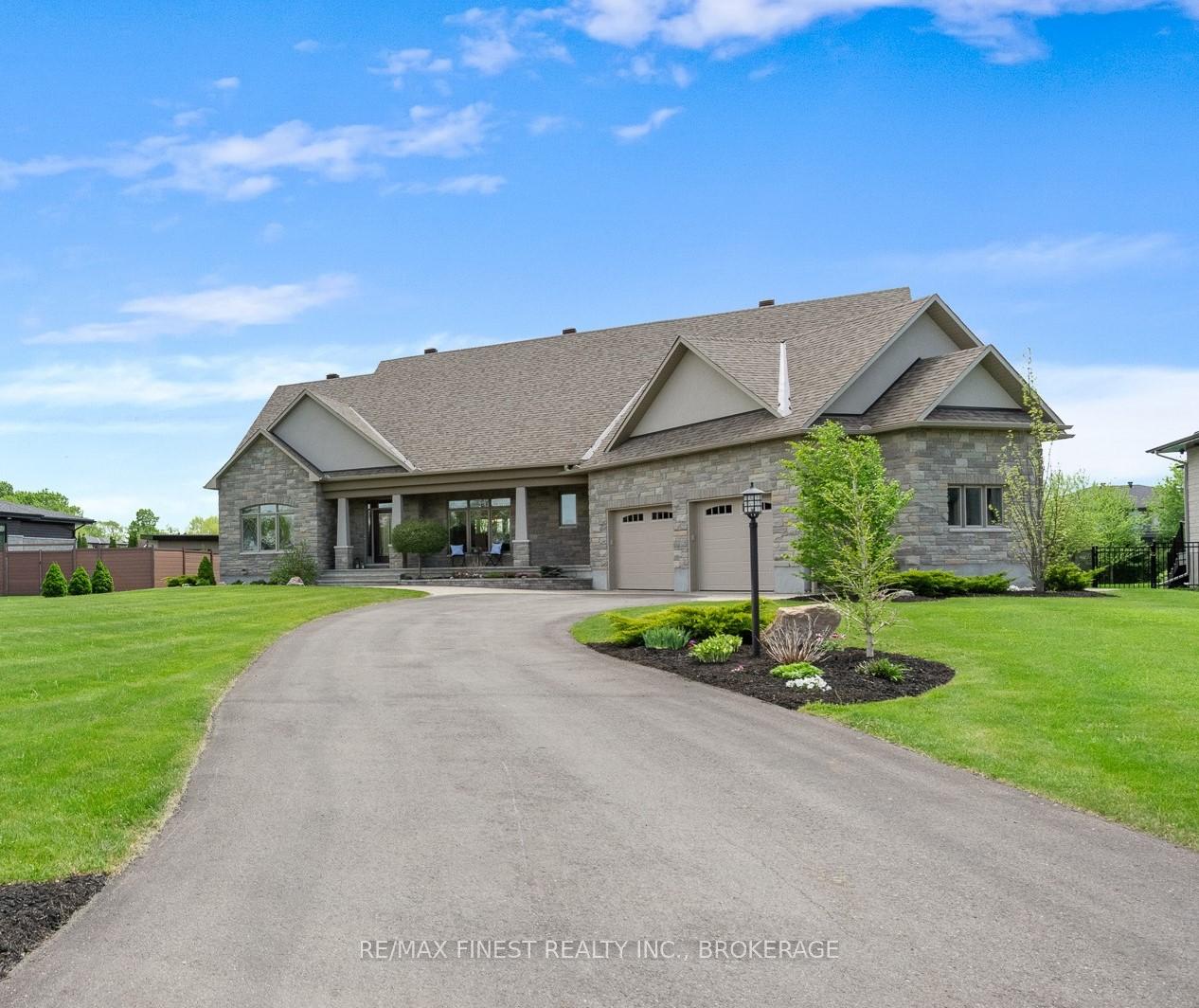 Photo 2 of 717 McManus Avenue, Ottawa, Manotick Village & Manotick Estates — HOMEH