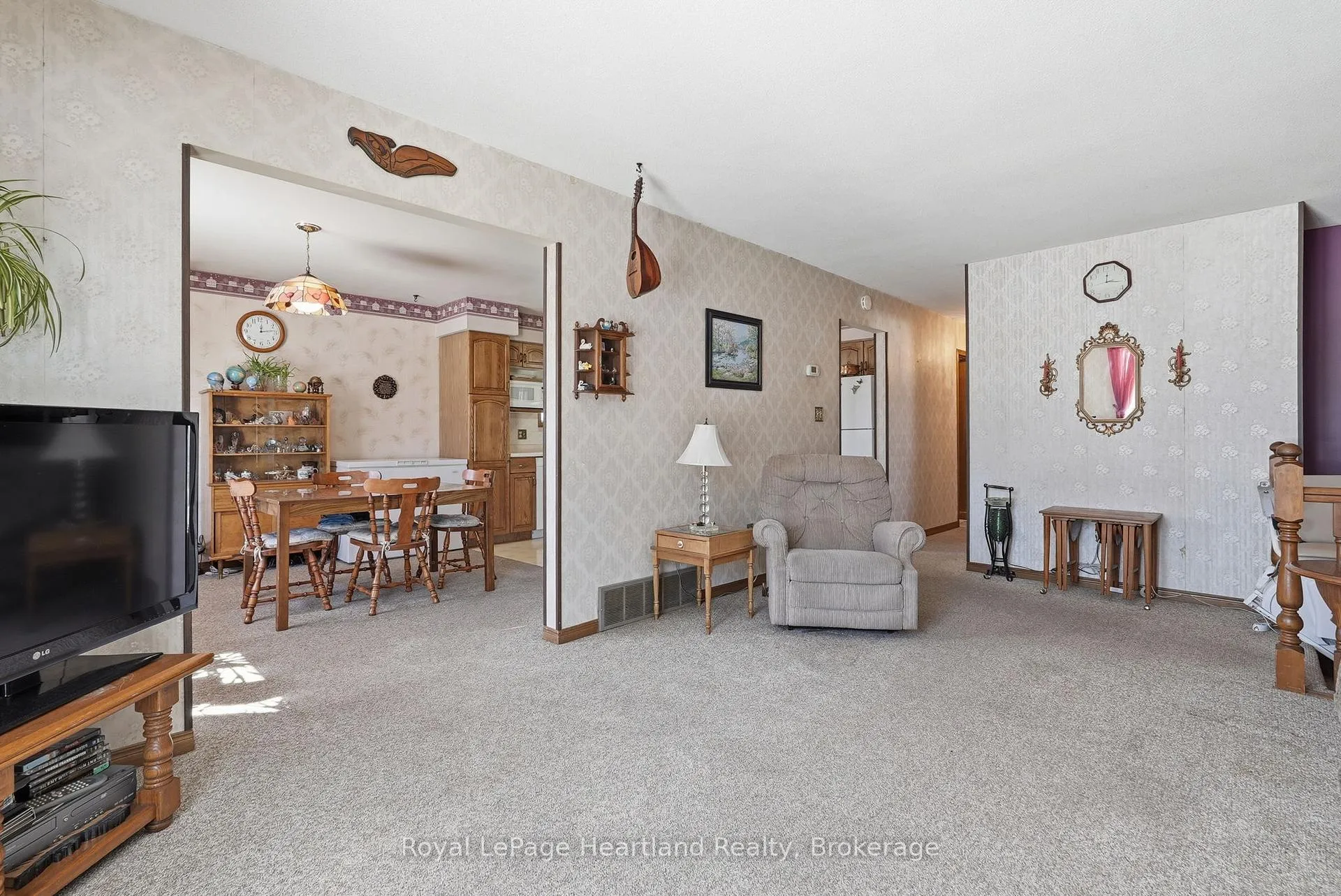 Photo 10 of 331 Sligo Road E, Wellington North, Mount Forest — HOMEH