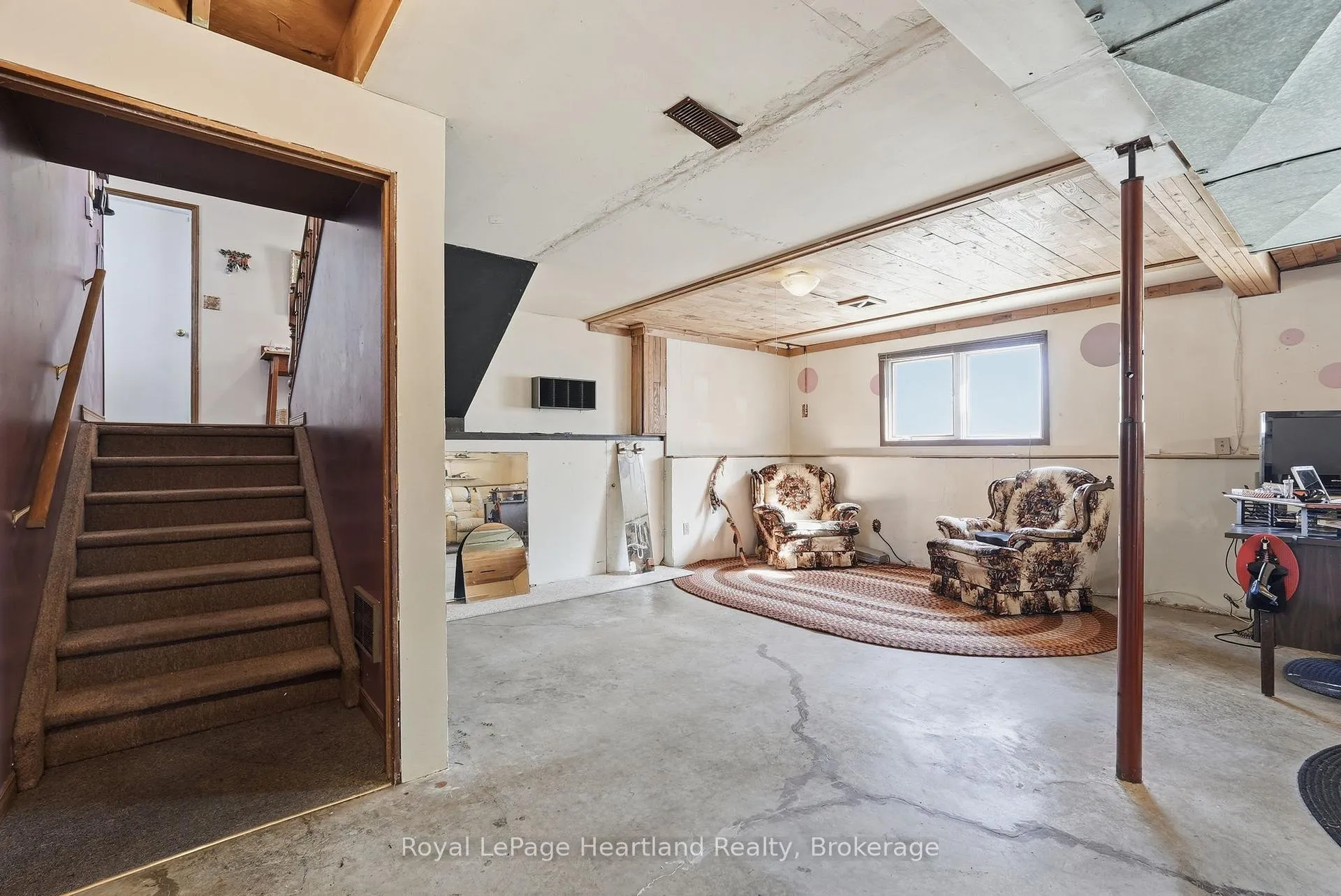 Photo 22 of 331 Sligo Road E, Wellington North, Mount Forest — HOMEH