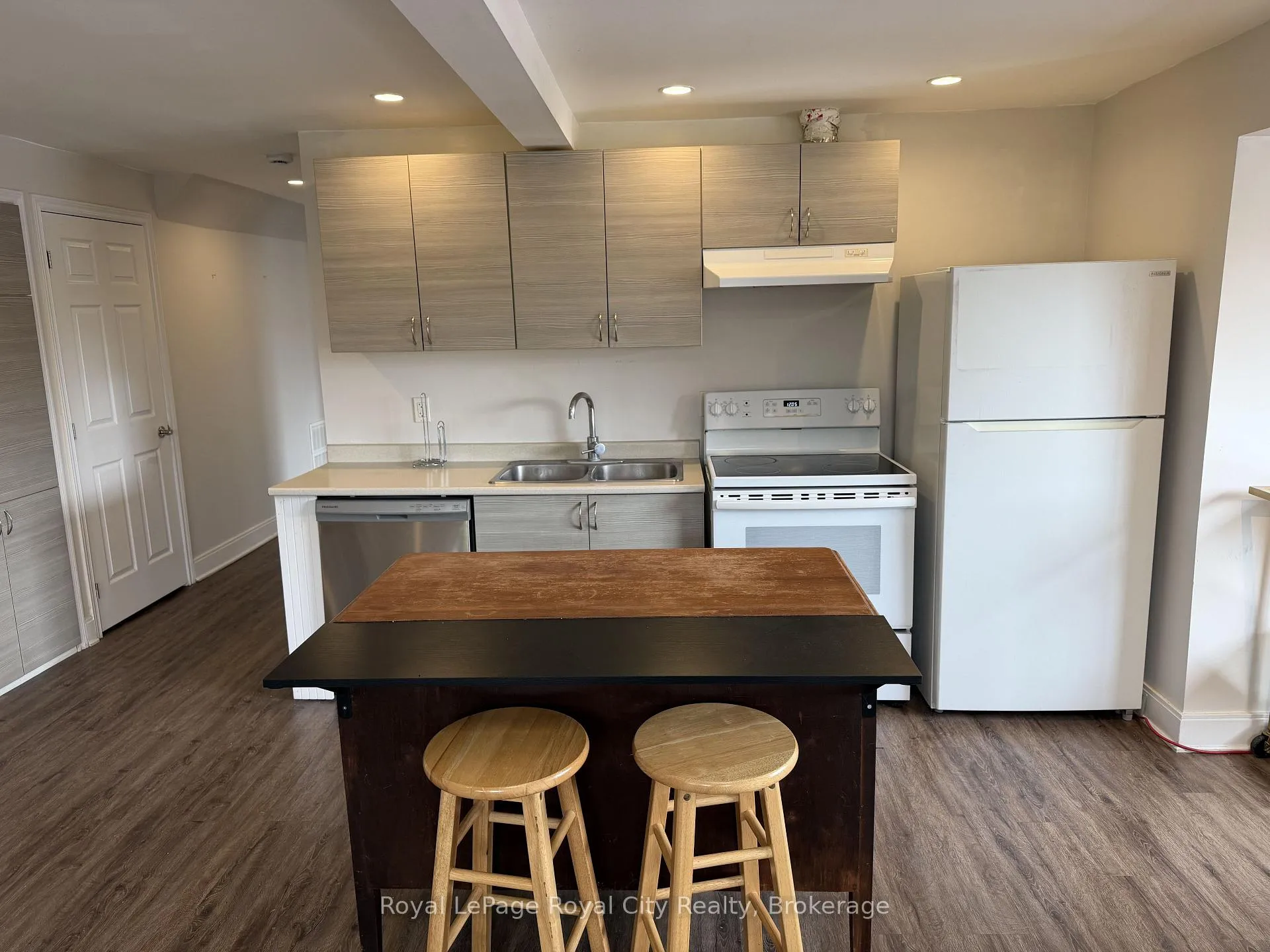 Photo 3 of Unit 1, 563 Woolwich Street, Guelph, Exhibition Park — HOMEH