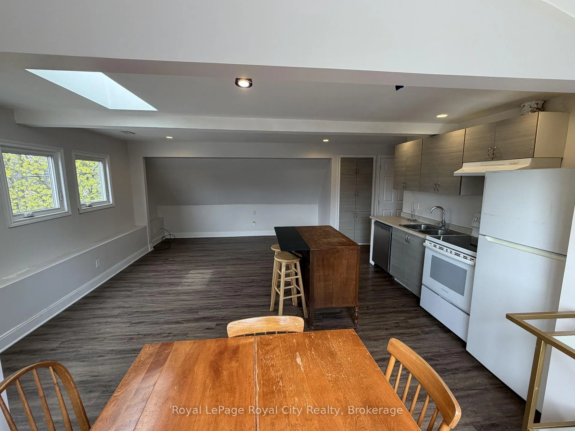 Photo 6 of Unit 1, 563 Woolwich Street, Guelph, Exhibition Park — HOMEH