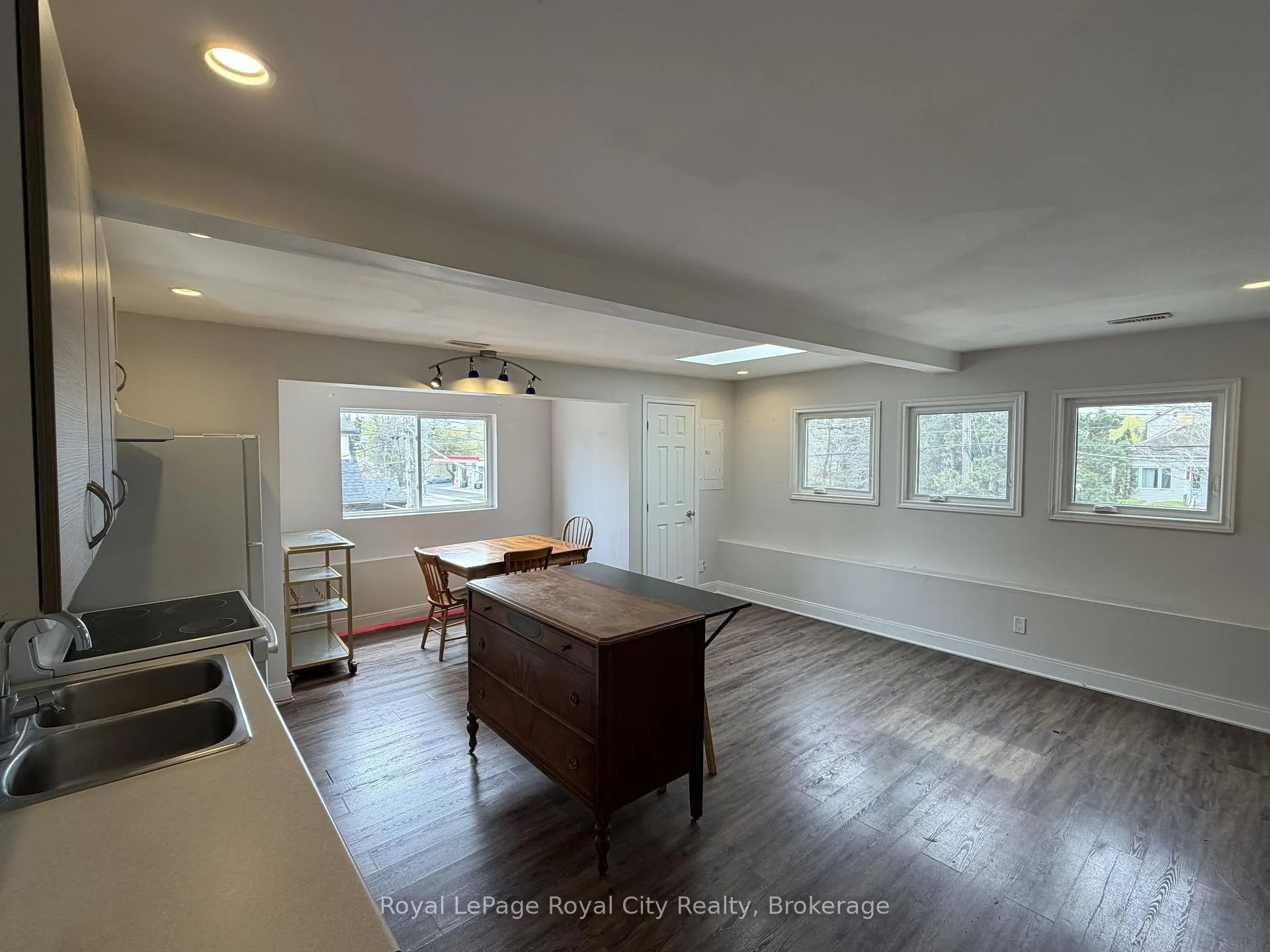 Photo 7 of Unit 1, 563 Woolwich Street, Guelph, Exhibition Park — HOMEH