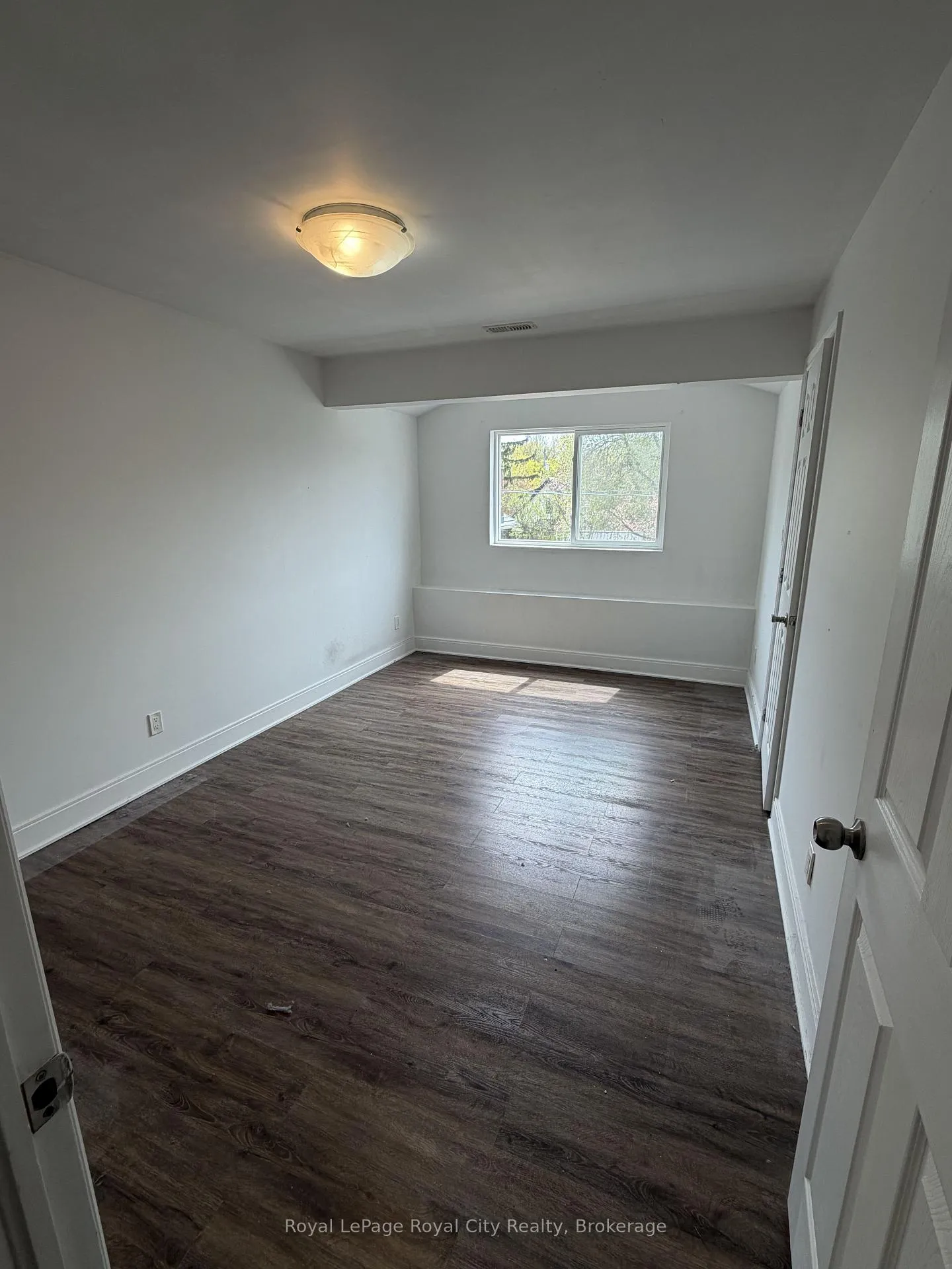 Photo 10 of Unit 1, 563 Woolwich Street, Guelph, Exhibition Park — HOMEH