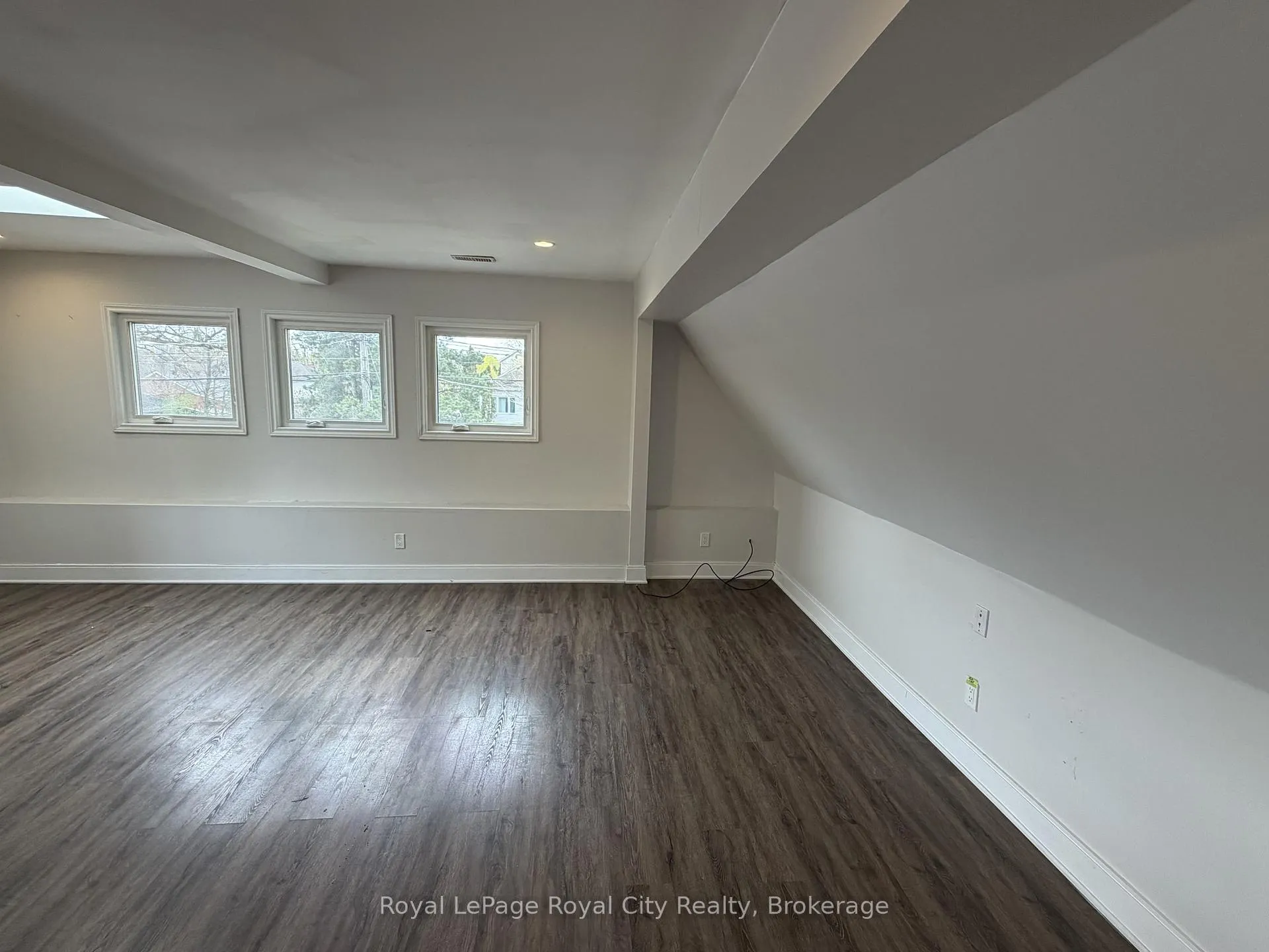 Photo 14 of Unit 1, 563 Woolwich Street, Guelph, Exhibition Park — HOMEH