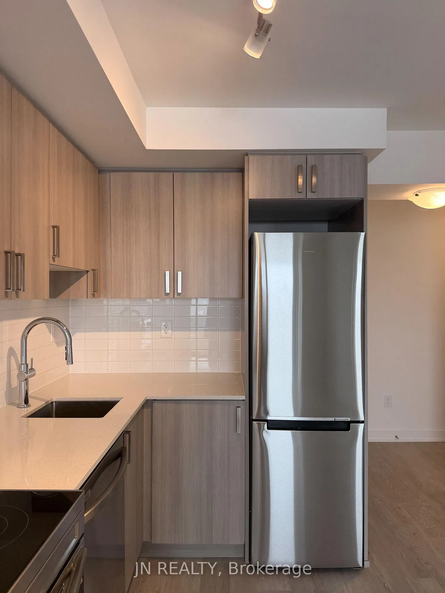 Photo 4 of Unit 1112, 1010 Sandy beach Road, Pickering, Bay Ridges — HOMEH