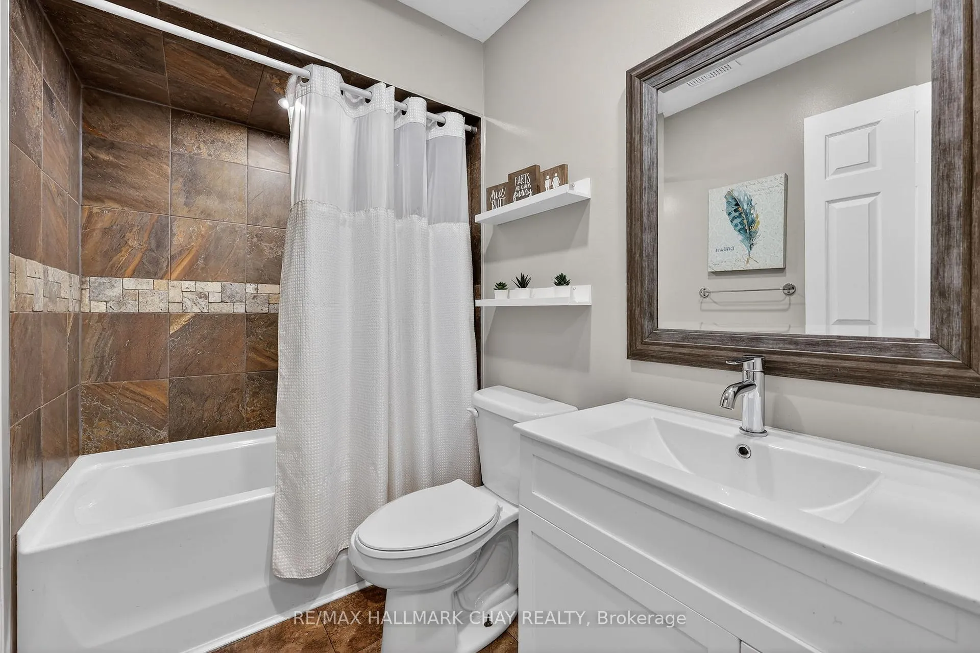 Photo 25 of 58 James Street, Barrie, Ardagh — HOMEH