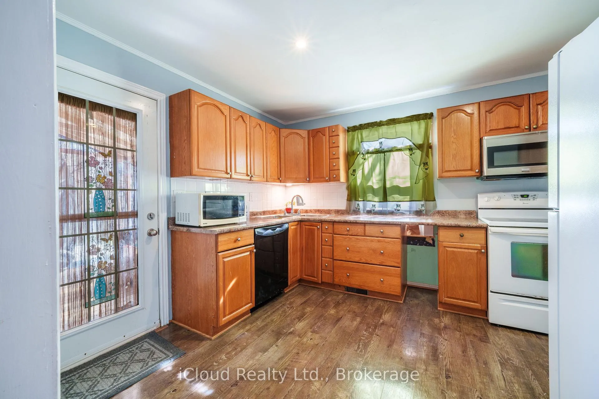 Photo 6 of 2 Richmond Avenue, St. Catharines, E. Chester — HOMEH