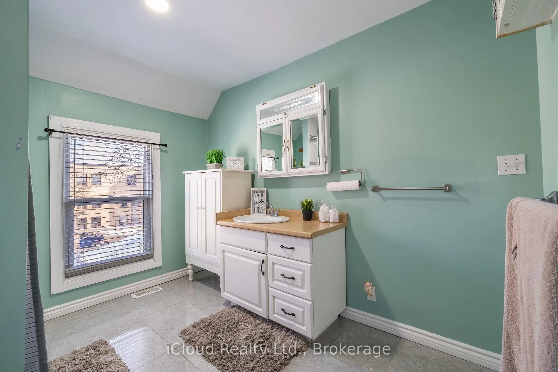 Photo 17 of 2 Richmond Avenue, St. Catharines, E. Chester — HOMEH