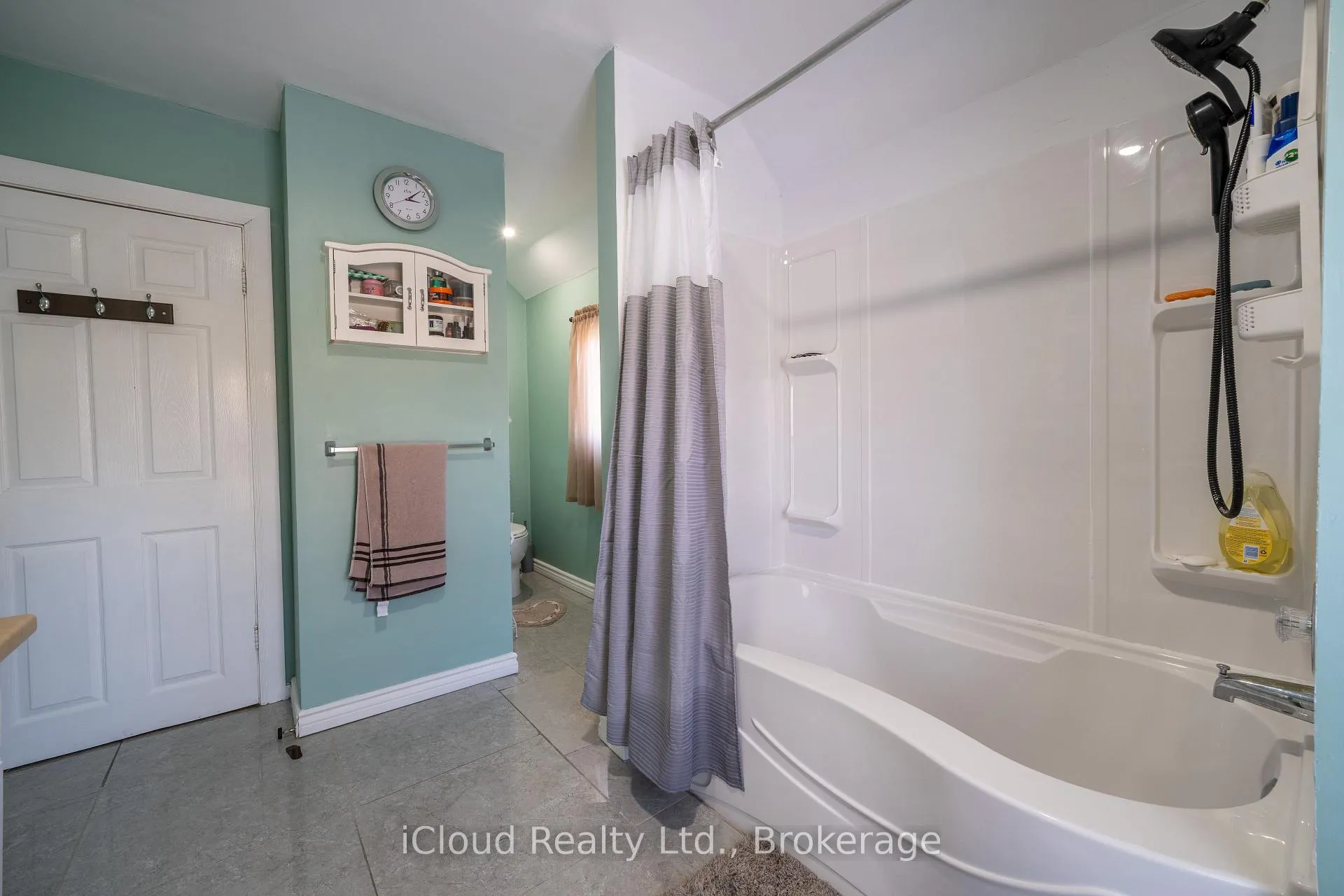Photo 19 of 2 Richmond Avenue, St. Catharines, E. Chester — HOMEH
