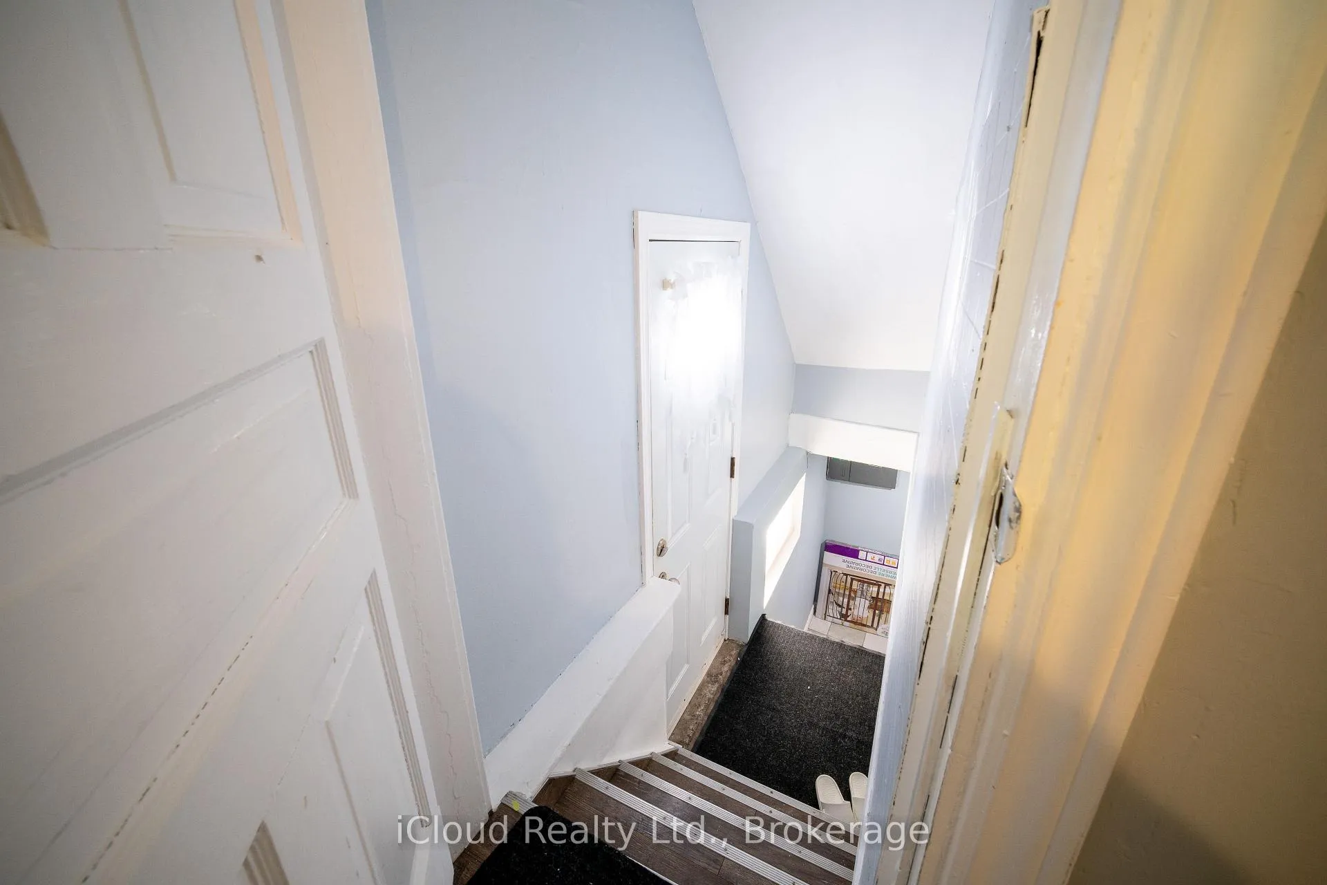 Photo 25 of 2 Richmond Avenue, St. Catharines, E. Chester — HOMEH