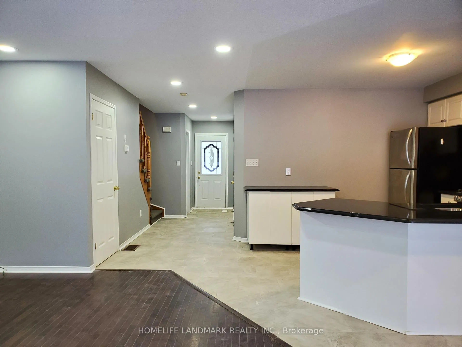 Photo 2 of 23 Kendrick Court, Hamilton, Ancaster — HOMEH
