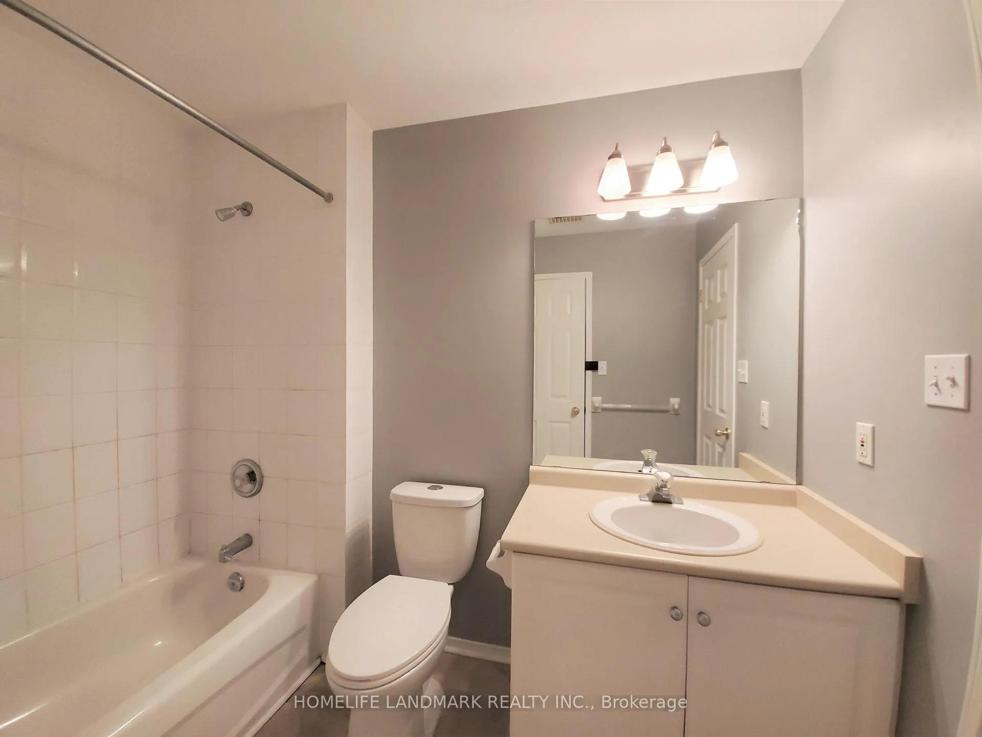 Photo 13 of 23 Kendrick Court, Hamilton, Ancaster — HOMEH