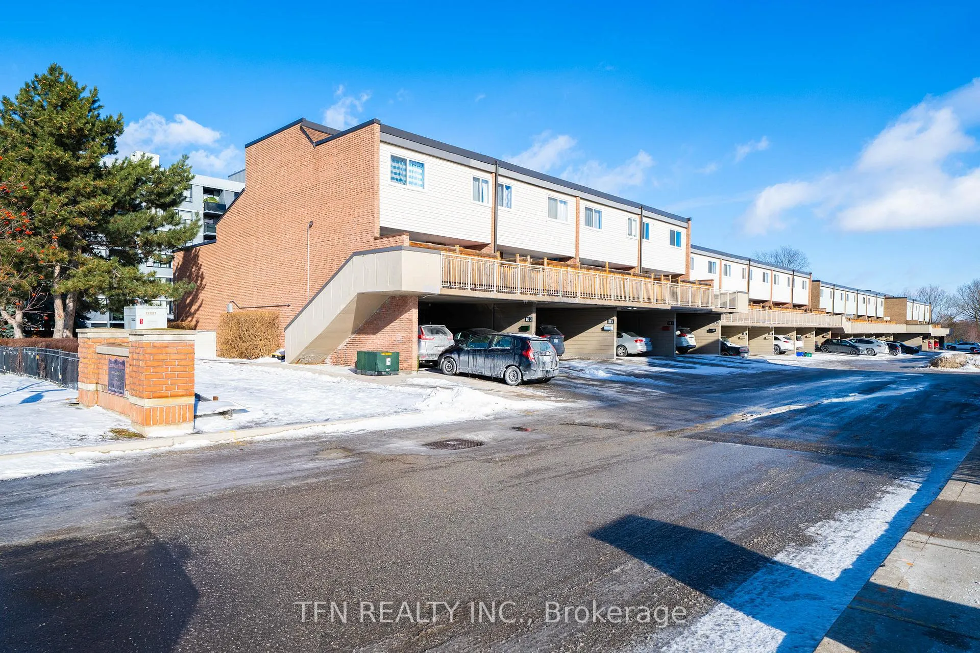 Photo 1 of Unit 115, 242 Milestone Crescent, Aurora, Aurora Village — HOMEH