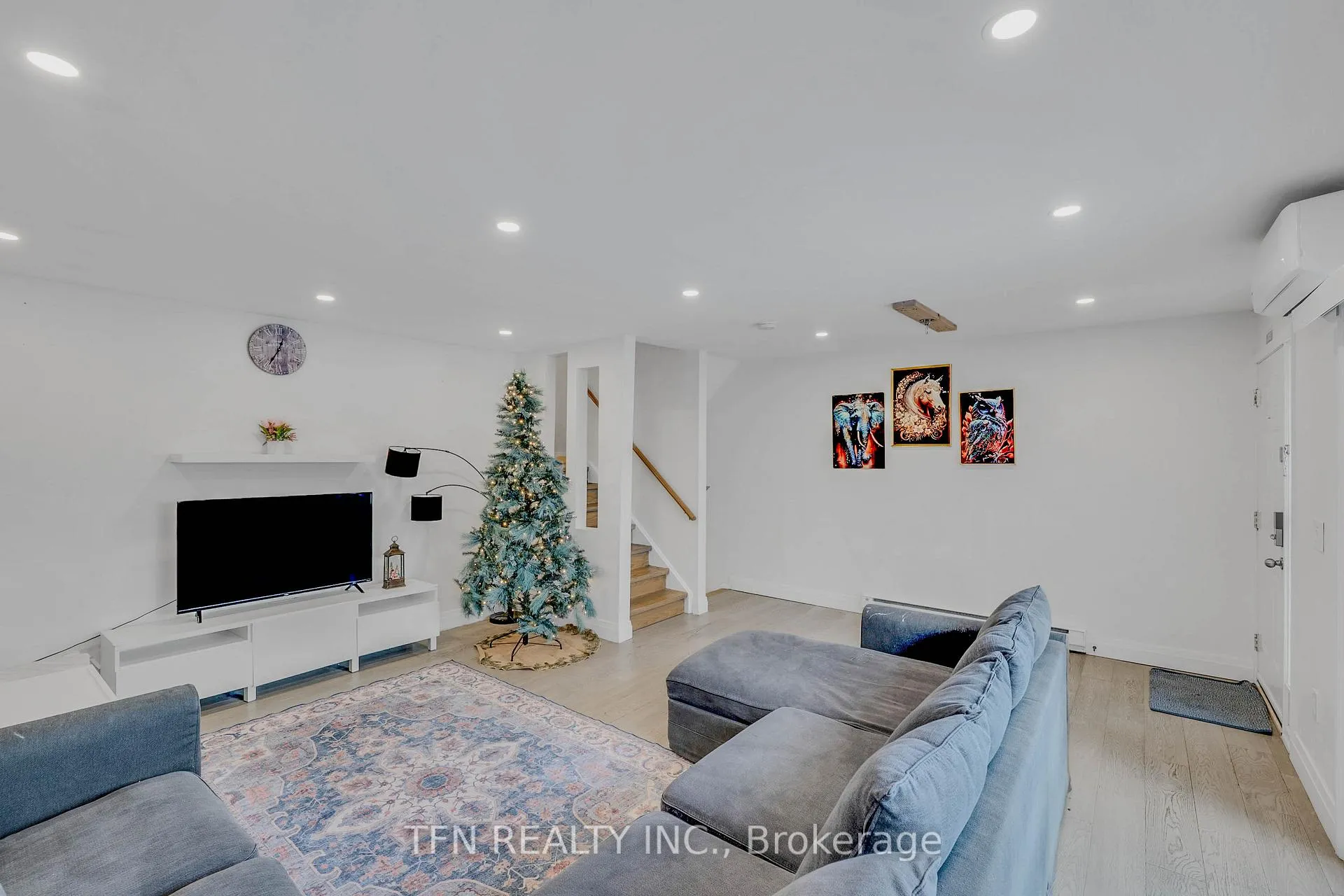 Photo 4 of Unit 115, 242 Milestone Crescent, Aurora, Aurora Village — HOMEH