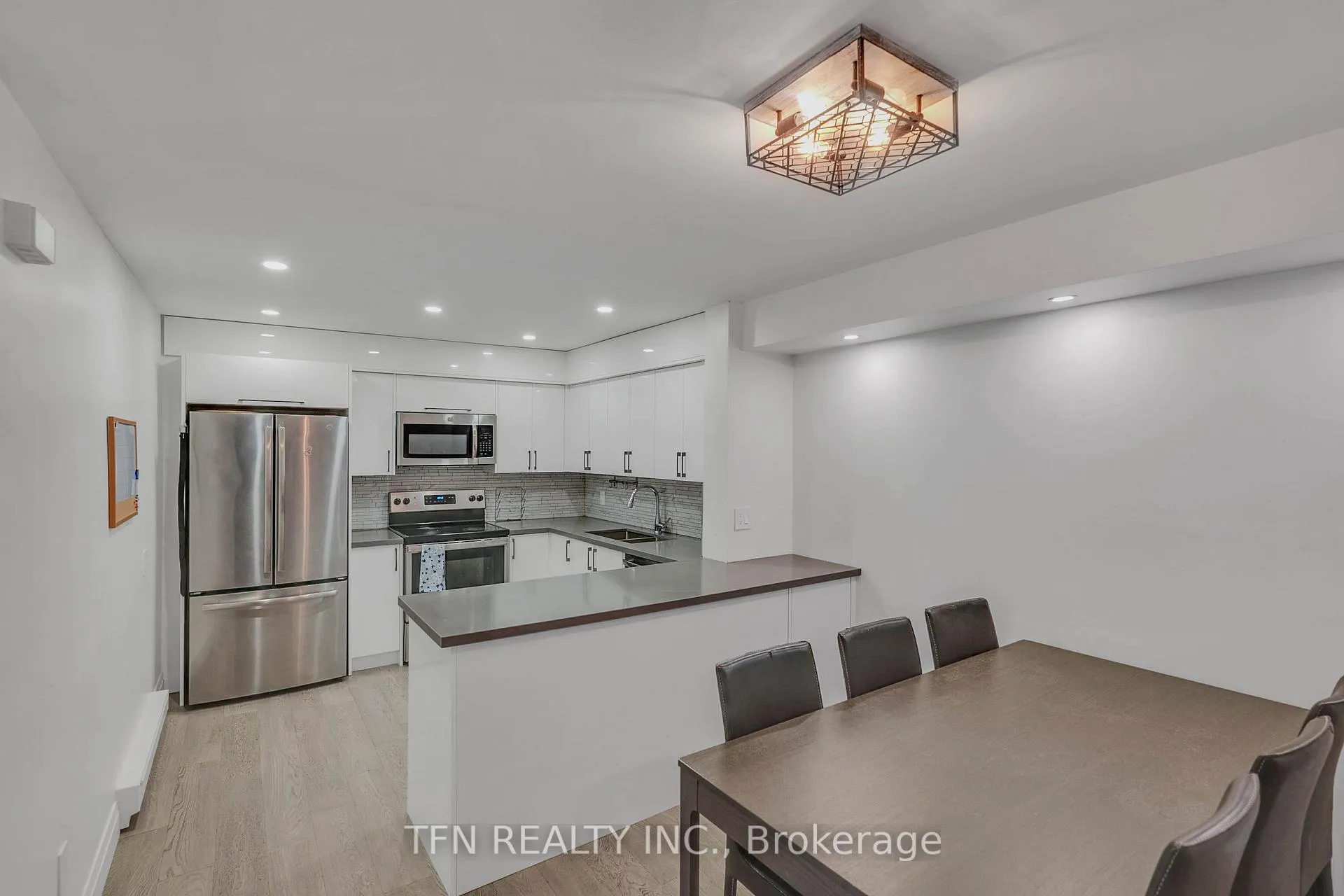 Photo 5 of Unit 115, 242 Milestone Crescent, Aurora, Aurora Village — HOMEH