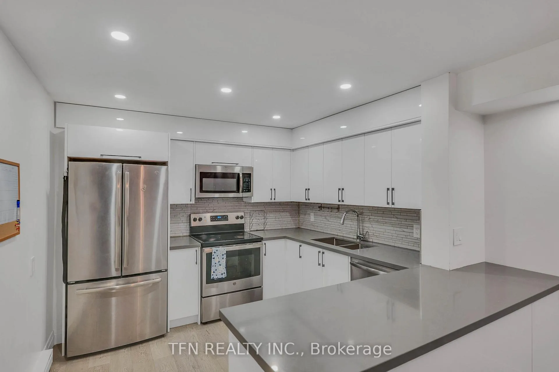 Photo 6 of Unit 115, 242 Milestone Crescent, Aurora, Aurora Village — HOMEH