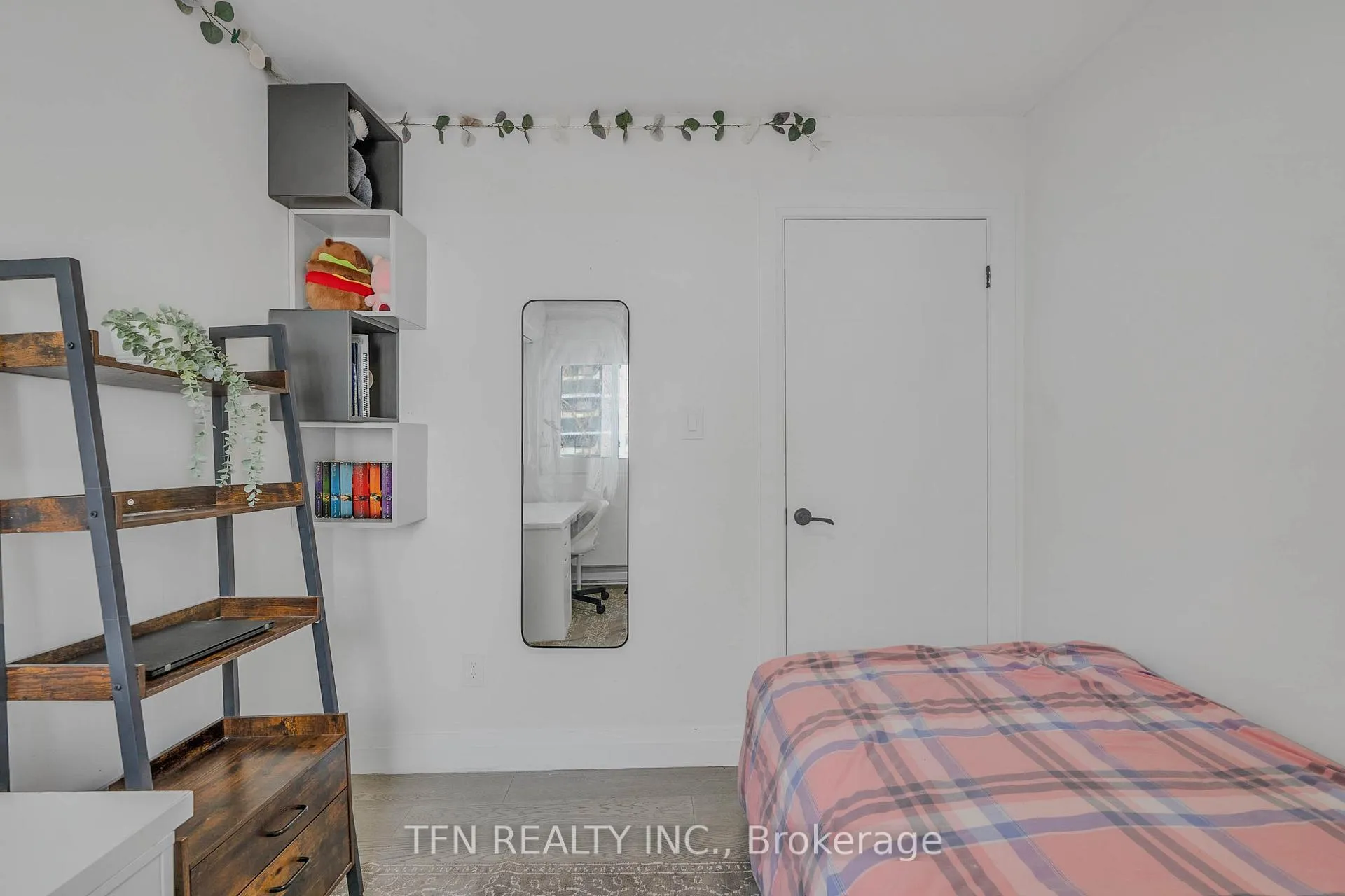 Photo 9 of Unit 115, 242 Milestone Crescent, Aurora, Aurora Village — HOMEH