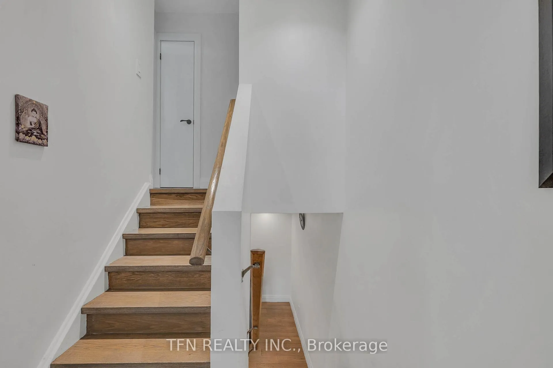 Photo 12 of Unit 115, 242 Milestone Crescent, Aurora, Aurora Village — HOMEH