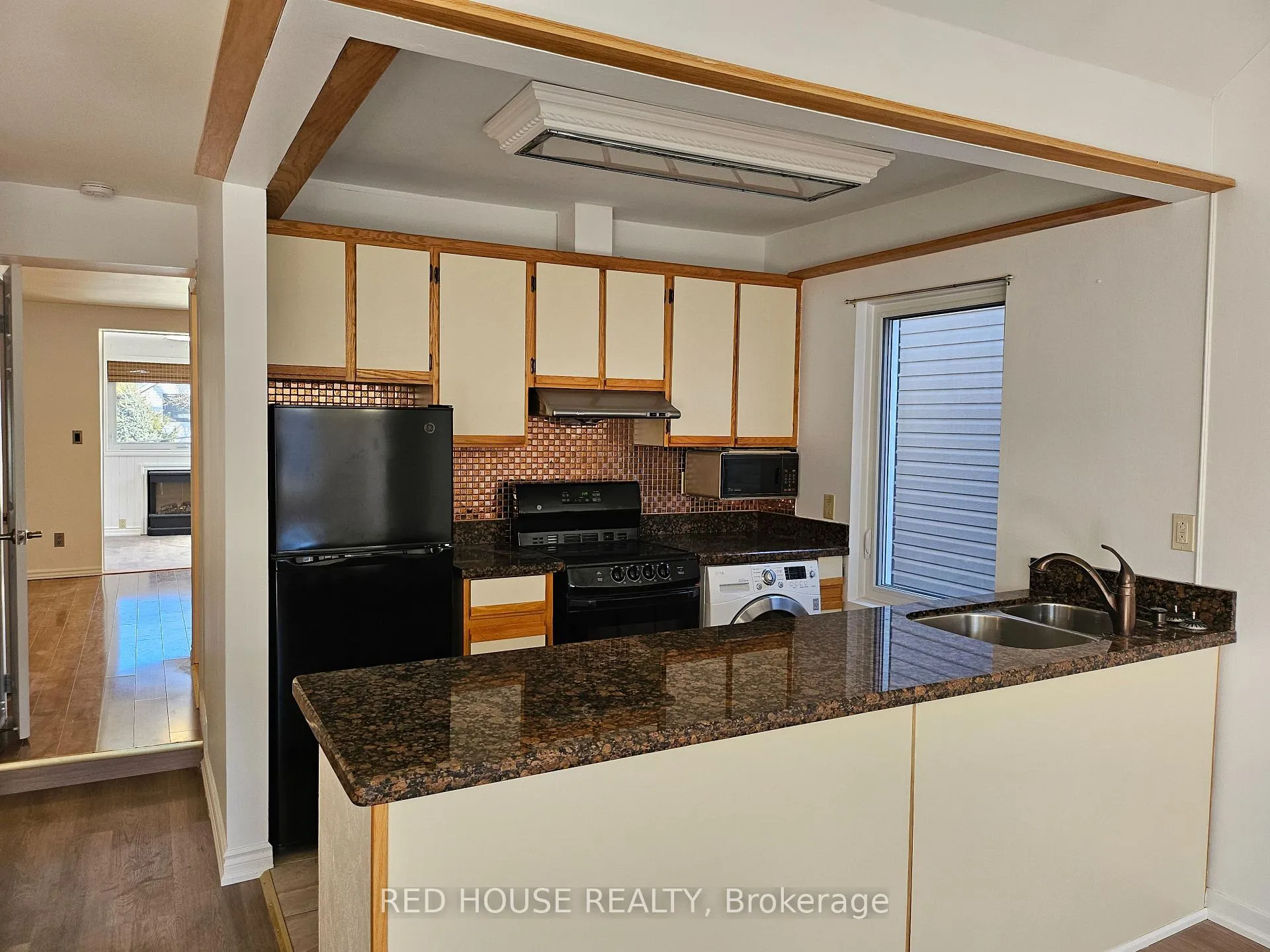 Photo 2 of Unit Upper, 37 Connaught Avenue, Toronto, Greenwood-Coxwell — HOMEH