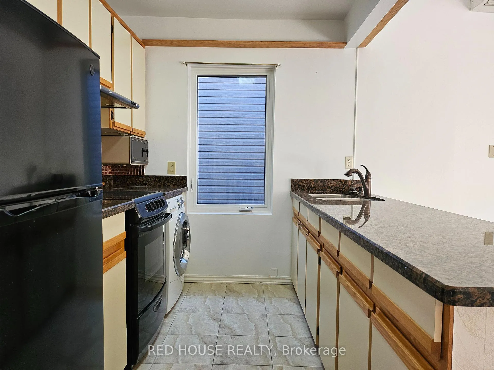 Photo 3 of Unit Upper, 37 Connaught Avenue, Toronto, Greenwood-Coxwell — HOMEH