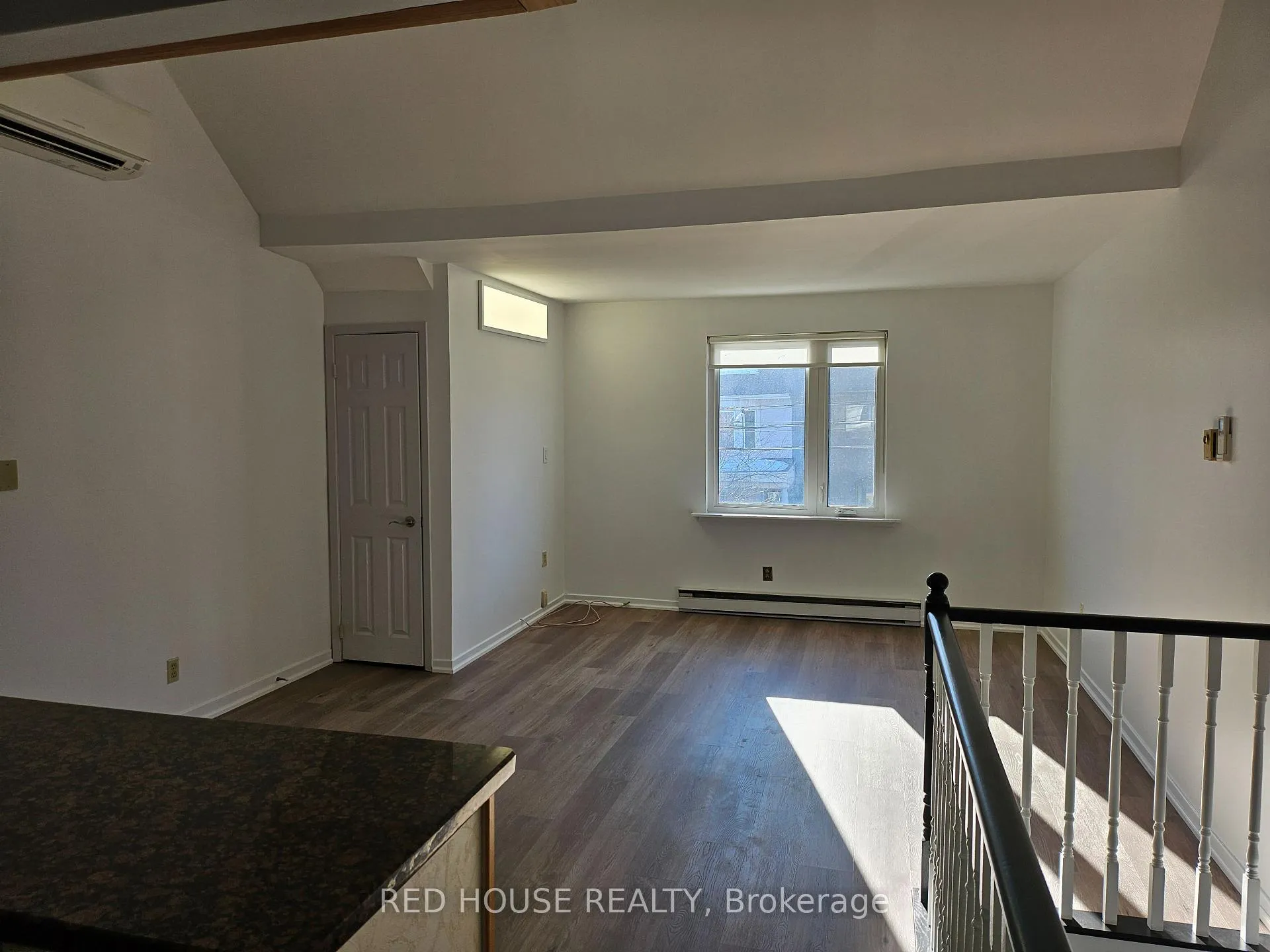 Photo 4 of Unit Upper, 37 Connaught Avenue, Toronto, Greenwood-Coxwell — HOMEH
