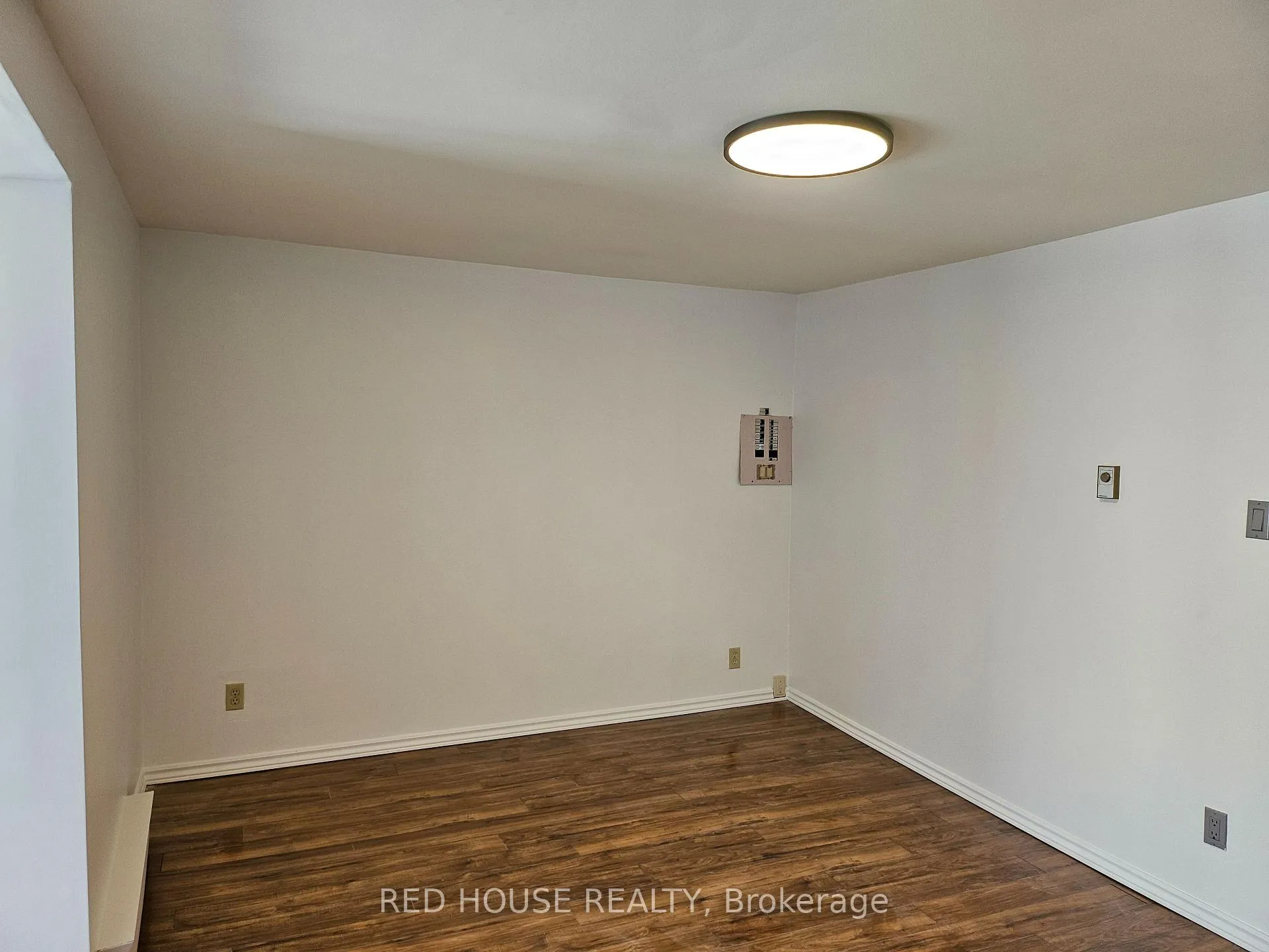 Photo 7 of Unit Upper, 37 Connaught Avenue, Toronto, Greenwood-Coxwell — HOMEH