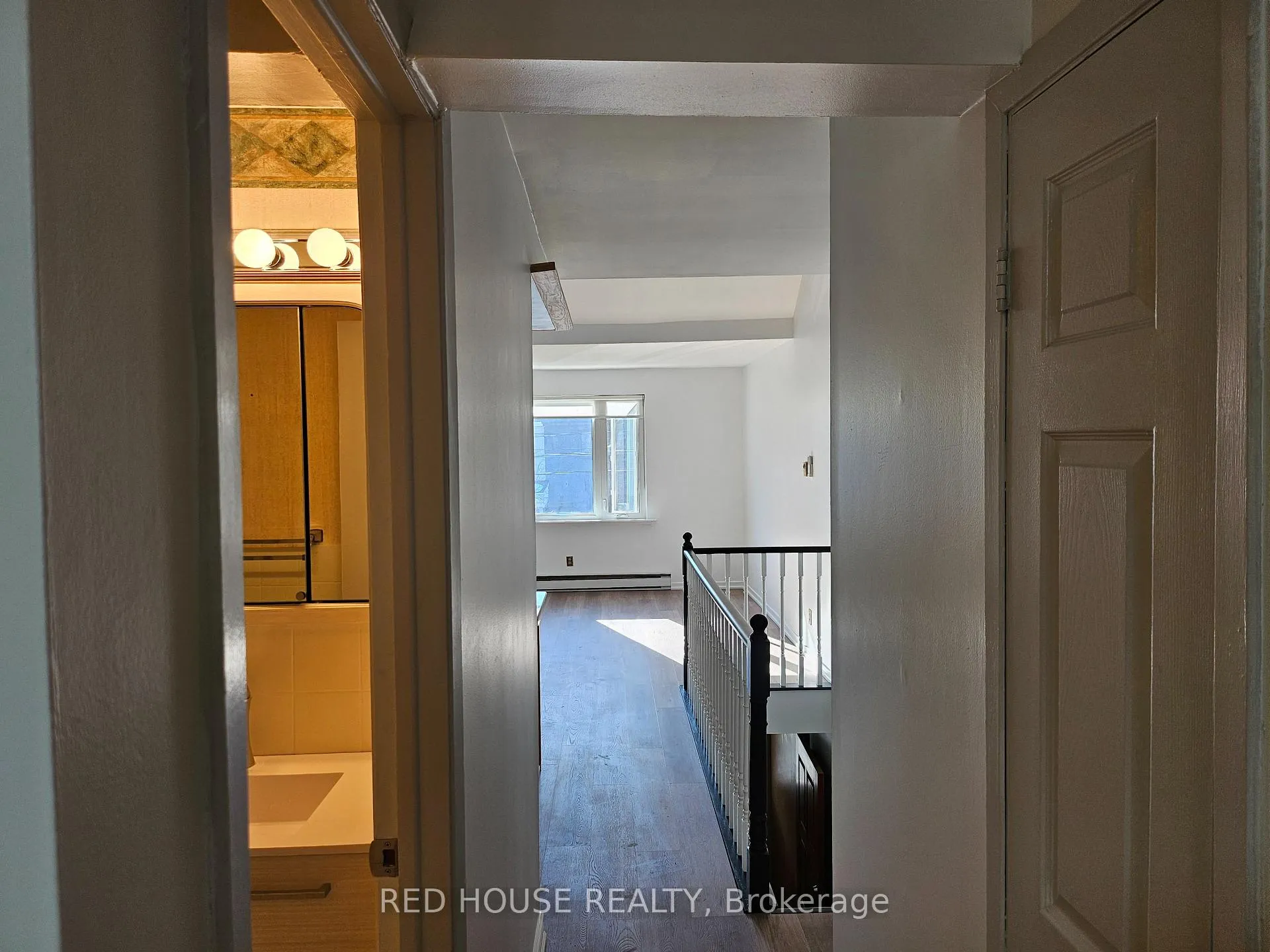 Photo 11 of Unit Upper, 37 Connaught Avenue, Toronto, Greenwood-Coxwell — HOMEH
