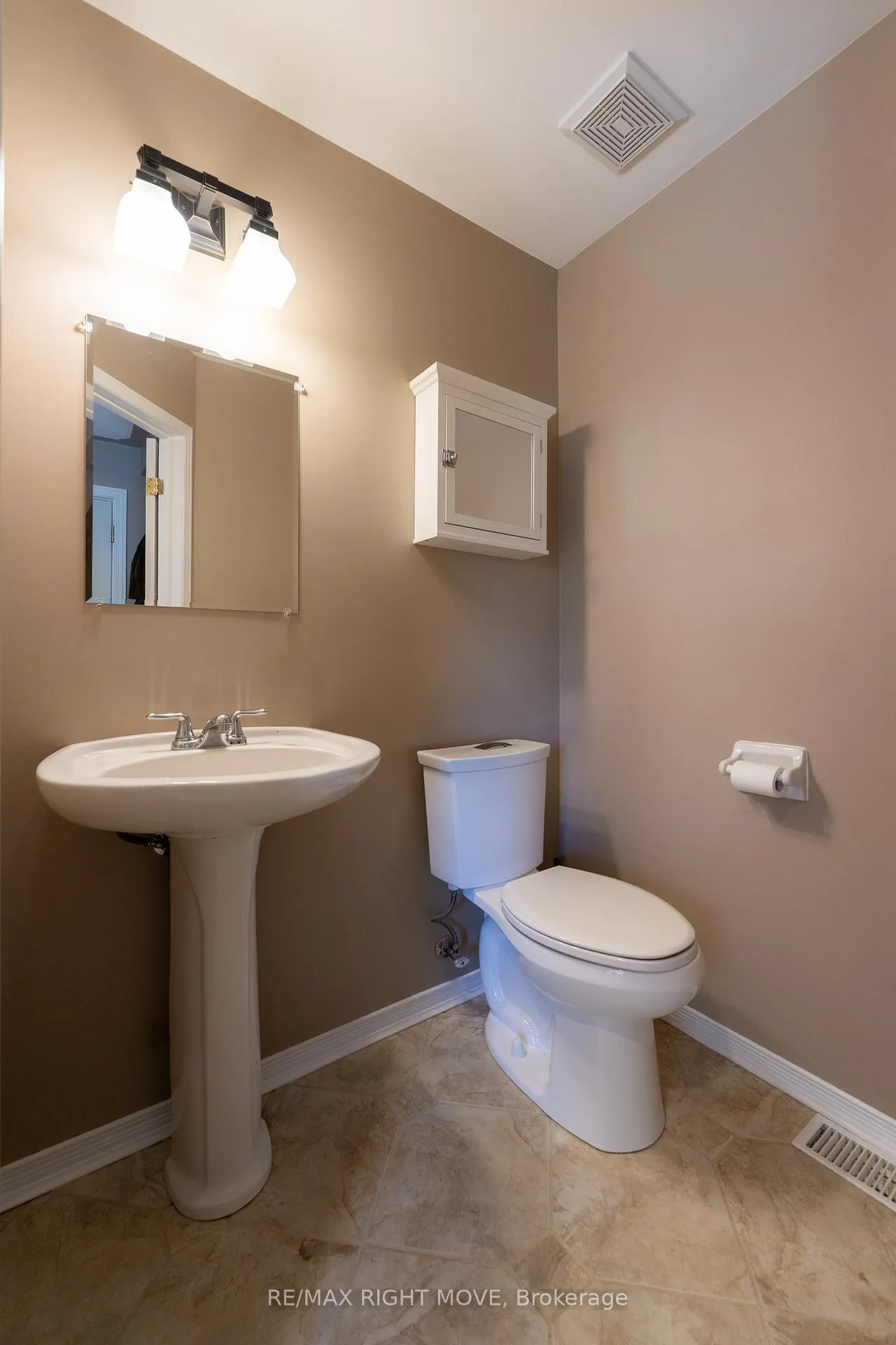 Photo 10 of 147 Julia Crescent, Orillia — HOMEH