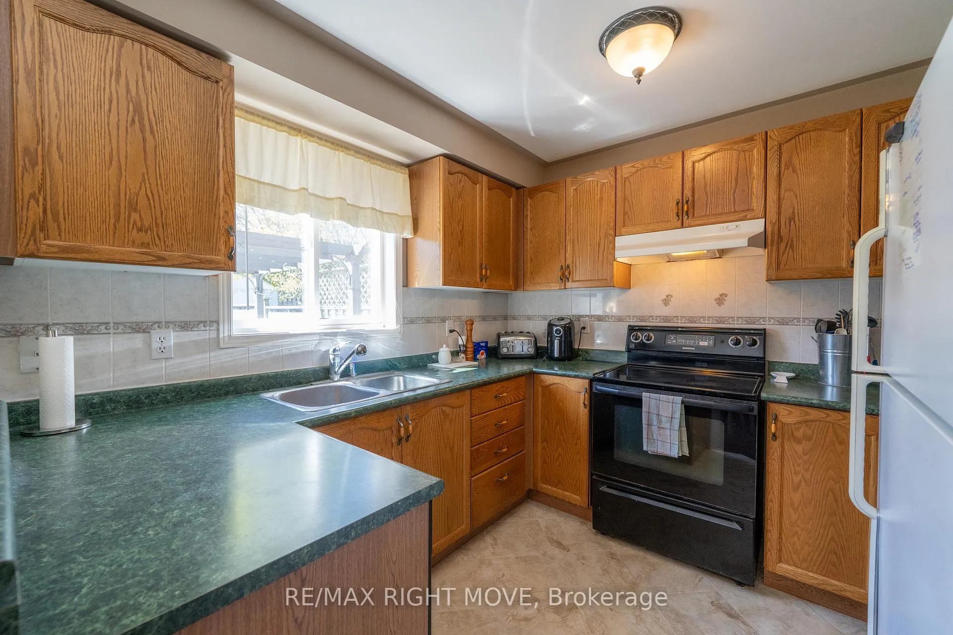 Photo 16 of 147 Julia Crescent, Orillia — HOMEH