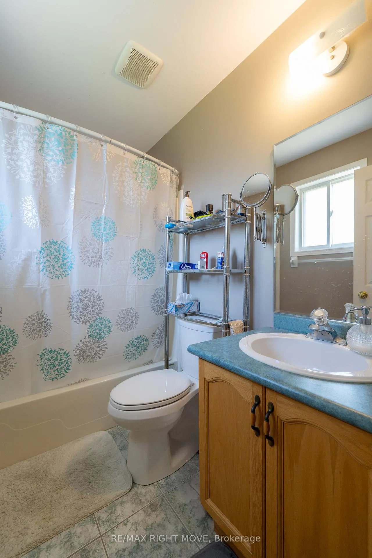 Photo 22 of 147 Julia Crescent, Orillia — HOMEH