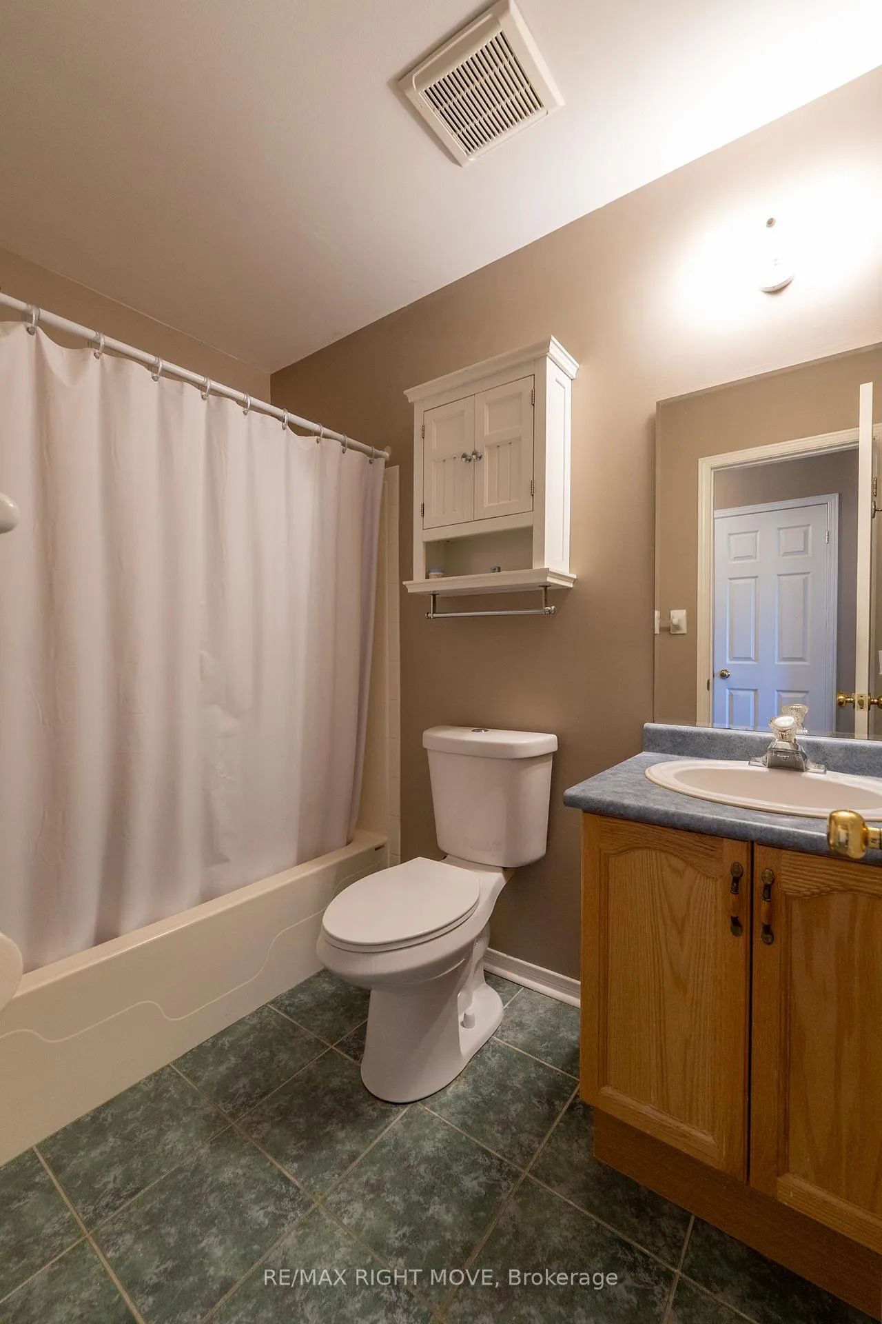 Photo 23 of 147 Julia Crescent, Orillia — HOMEH