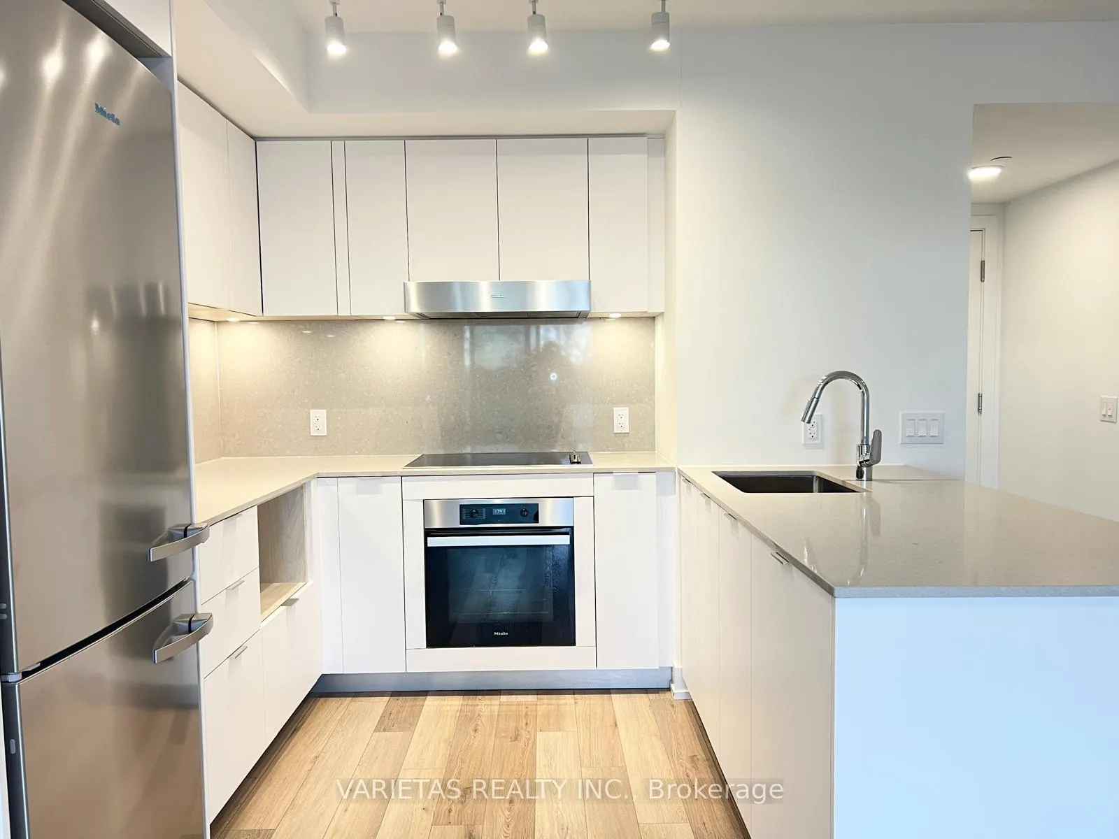 Photo 8 of Unit 610, 8 Cedarland Drive, Markham, Unionville — HOMEH