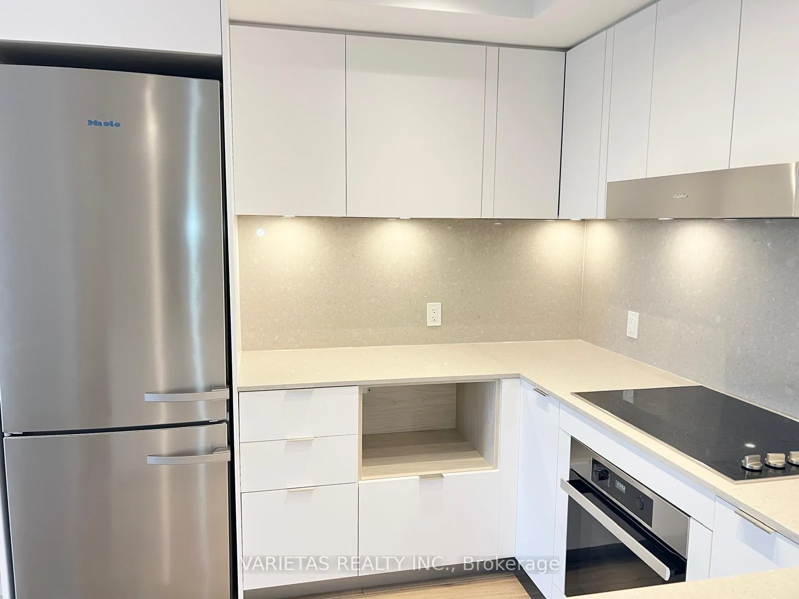 Photo 10 of Unit 610, 8 Cedarland Drive, Markham, Unionville — HOMEH