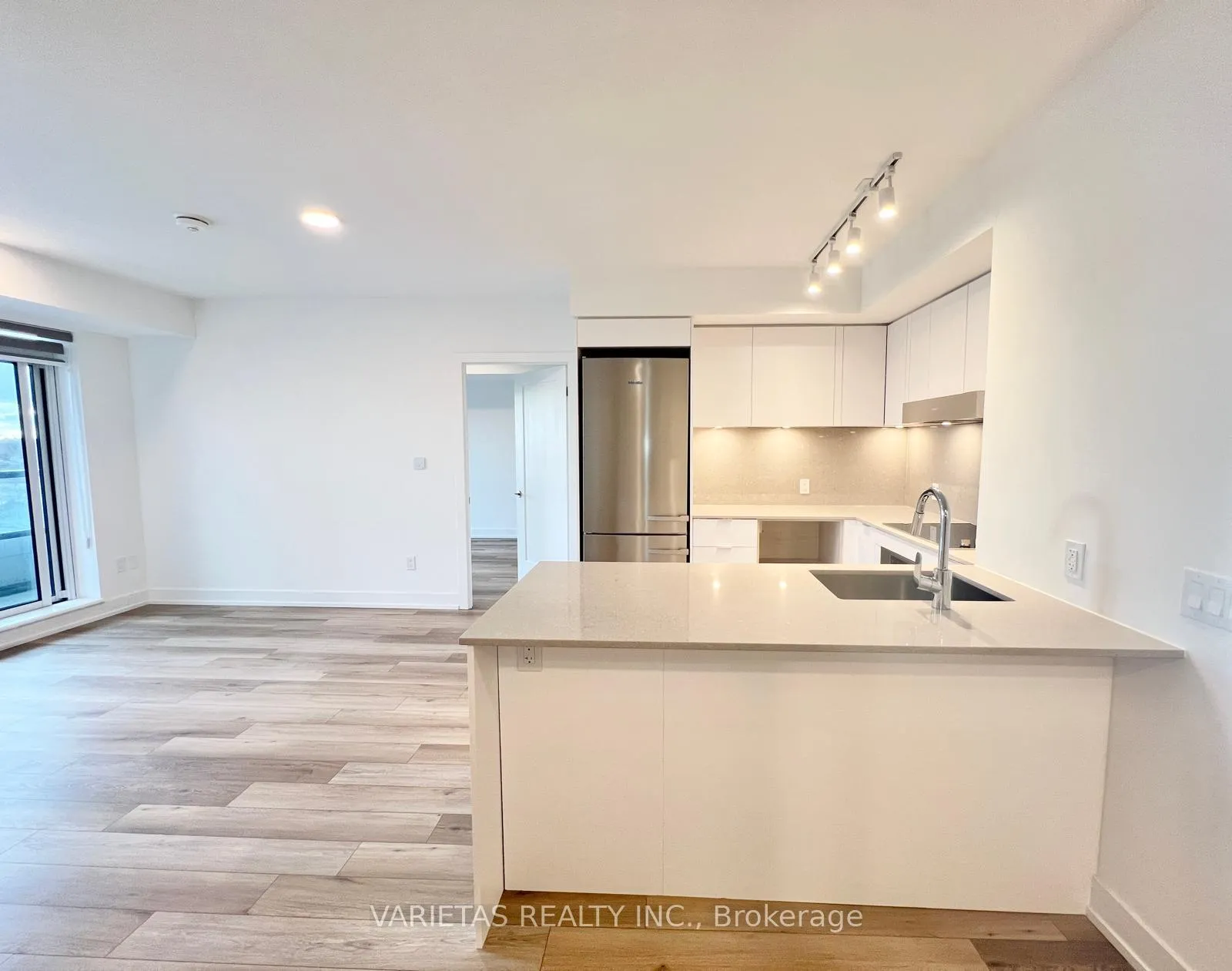Photo 11 of Unit 610, 8 Cedarland Drive, Markham, Unionville — HOMEH