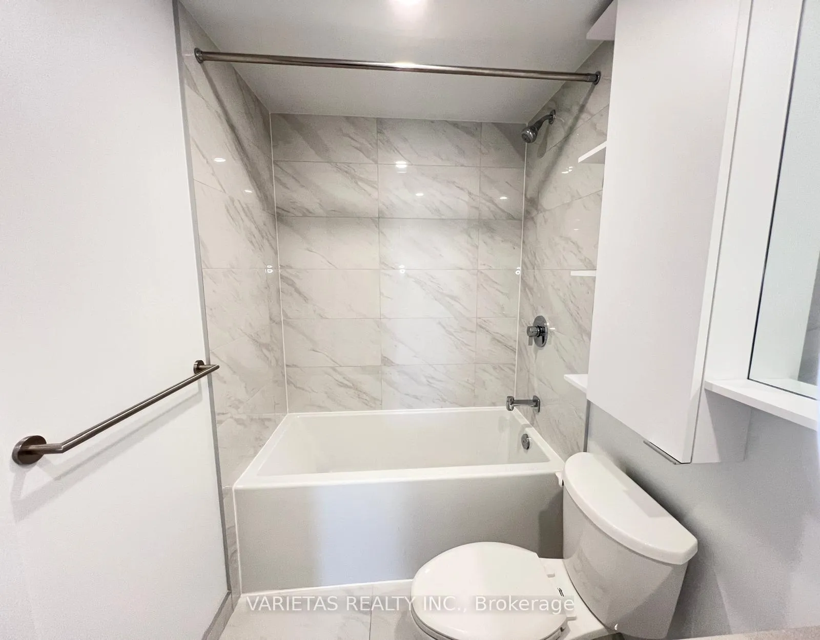 Photo 13 of Unit 610, 8 Cedarland Drive, Markham, Unionville — HOMEH