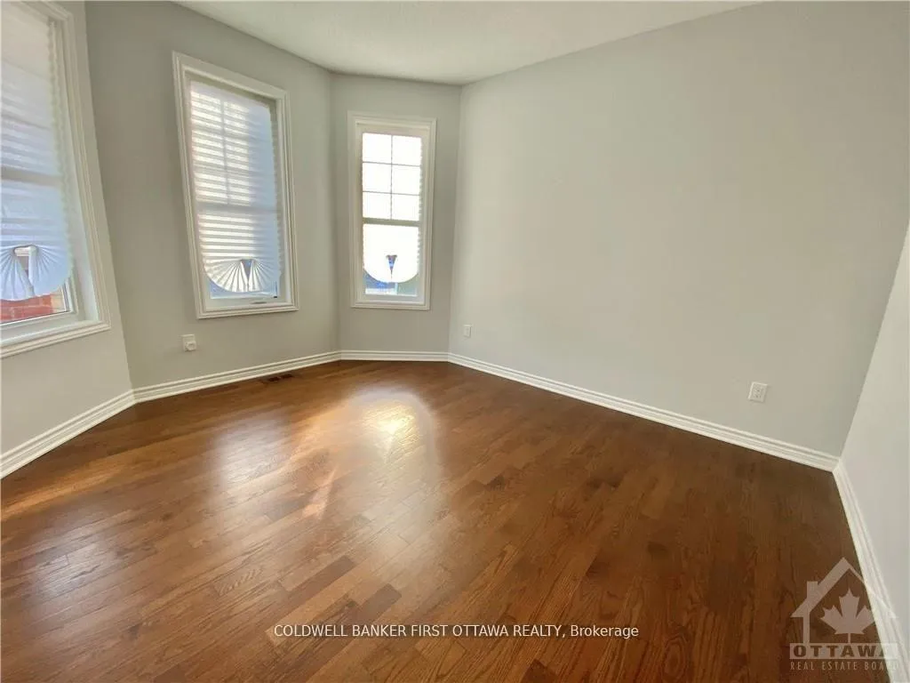 Photo 3 of 924 Whimbrel Way, Ottawa, Barrhaven - Half Moon Bay — HOMEH