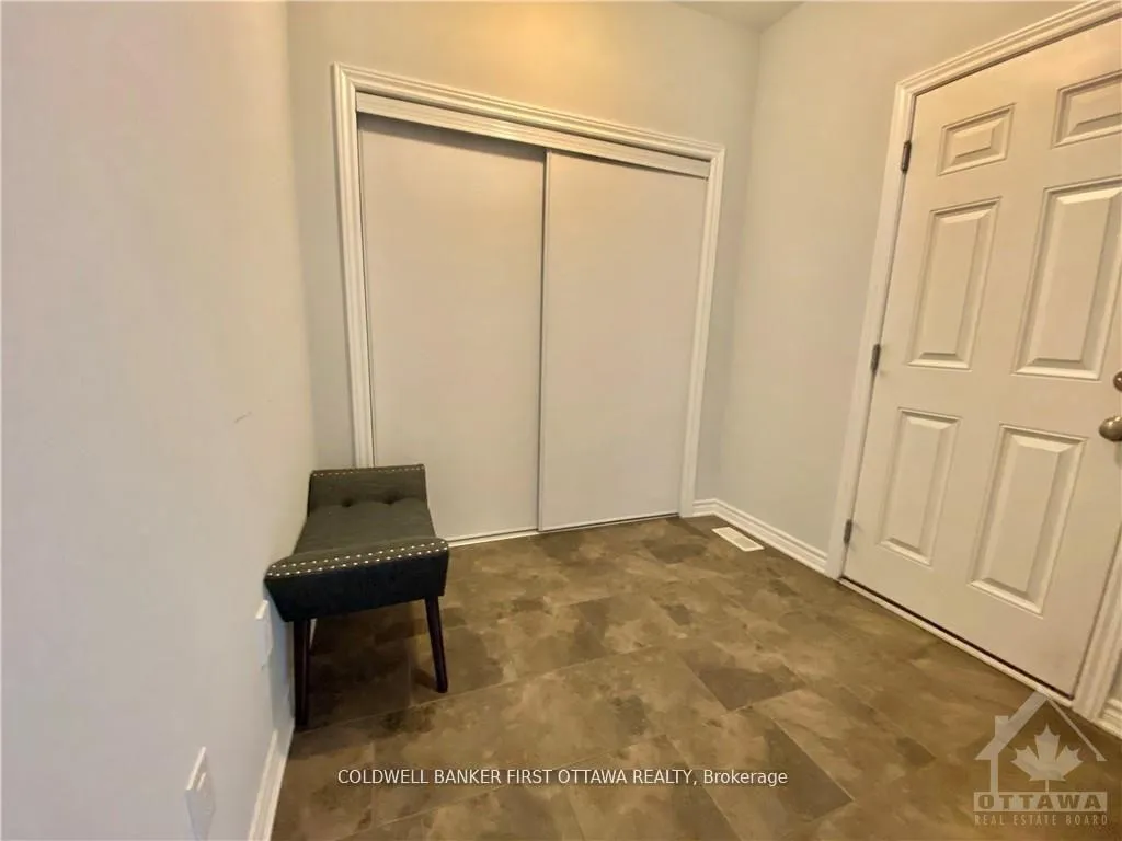 Photo 4 of 924 Whimbrel Way, Ottawa, Barrhaven - Half Moon Bay — HOMEH