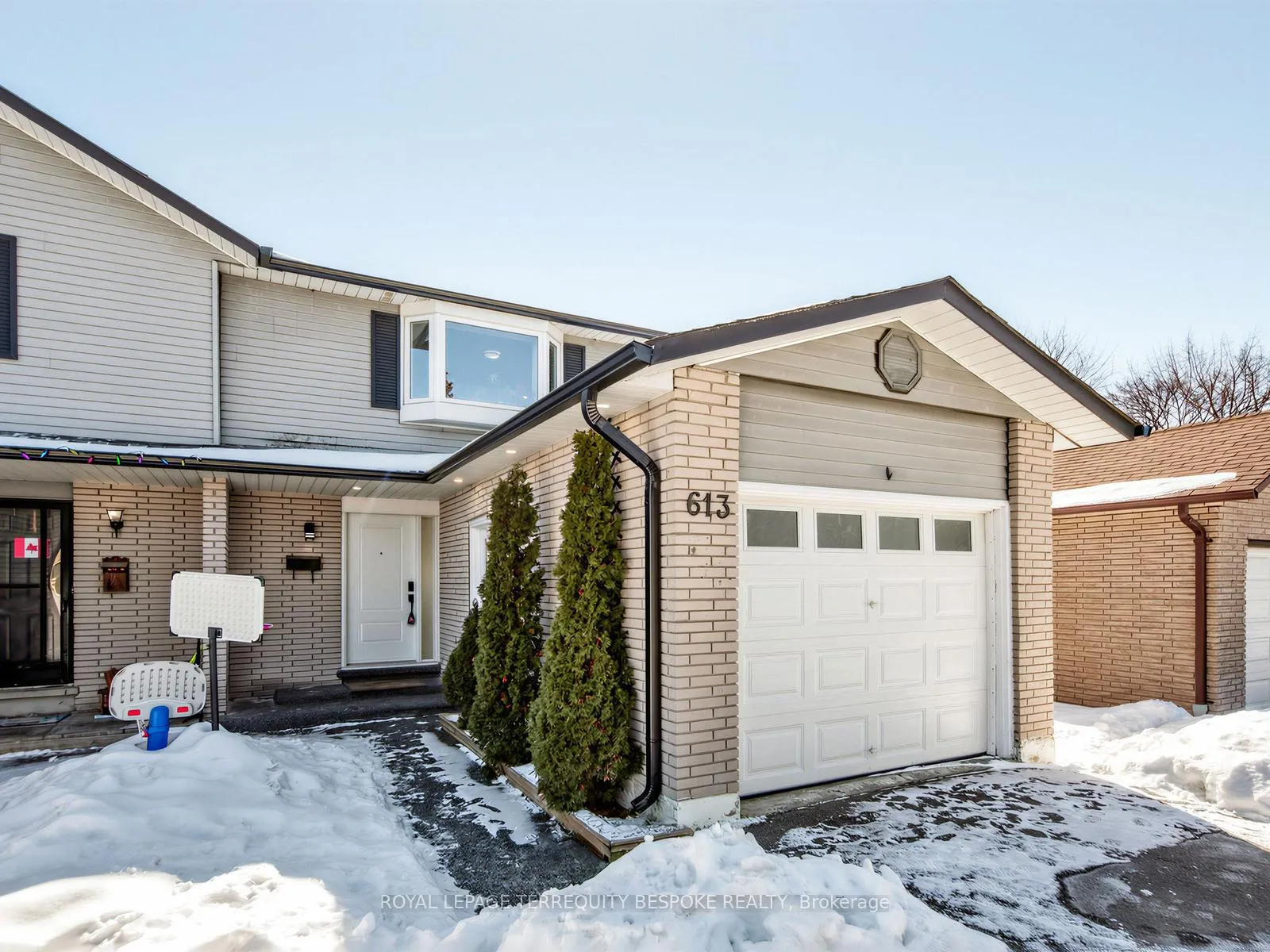 Photo 1 of 613 Foxrun Court, Oshawa, Pinecrest — HOMEH