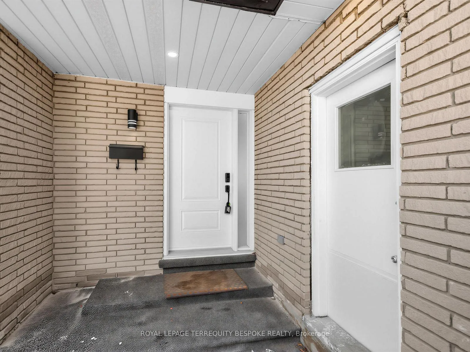 Photo 4 of 613 Foxrun Court, Oshawa, Pinecrest — HOMEH