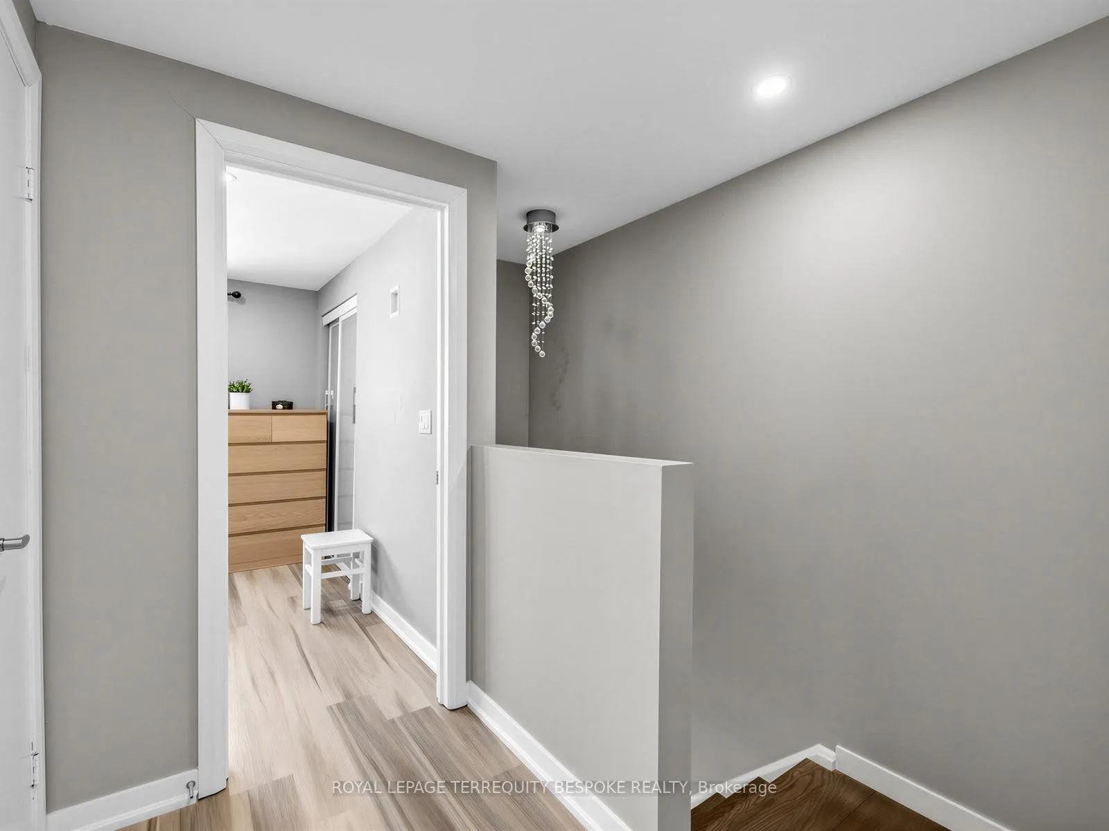 Photo 8 of 613 Foxrun Court, Oshawa, Pinecrest — HOMEH