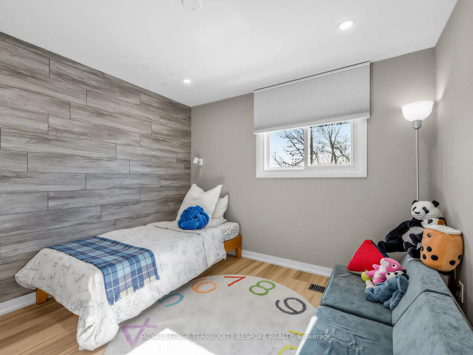 Photo 12 of 613 Foxrun Court, Oshawa, Pinecrest — HOMEH
