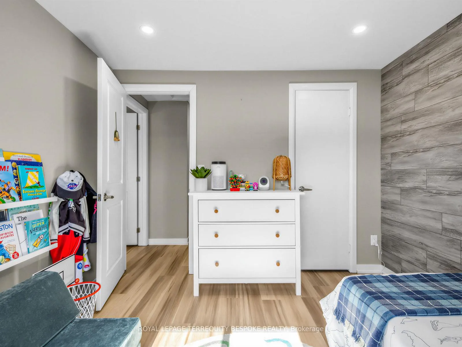 Photo 13 of 613 Foxrun Court, Oshawa, Pinecrest — HOMEH
