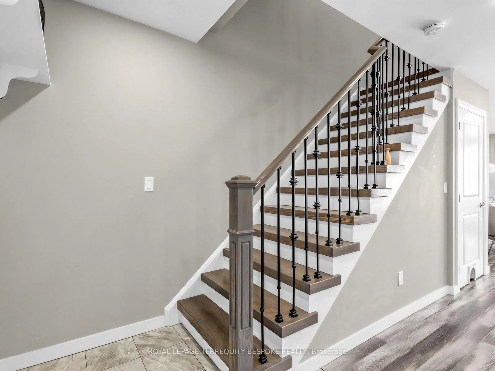 Photo 18 of 613 Foxrun Court, Oshawa, Pinecrest — HOMEH