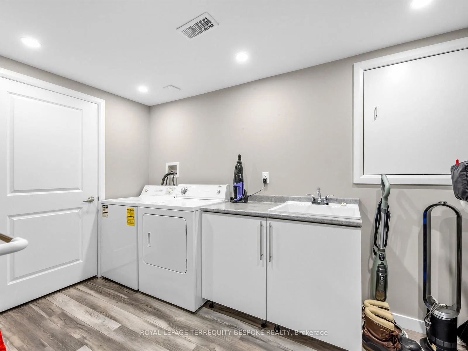 Photo 29 of 613 Foxrun Court, Oshawa, Pinecrest — HOMEH