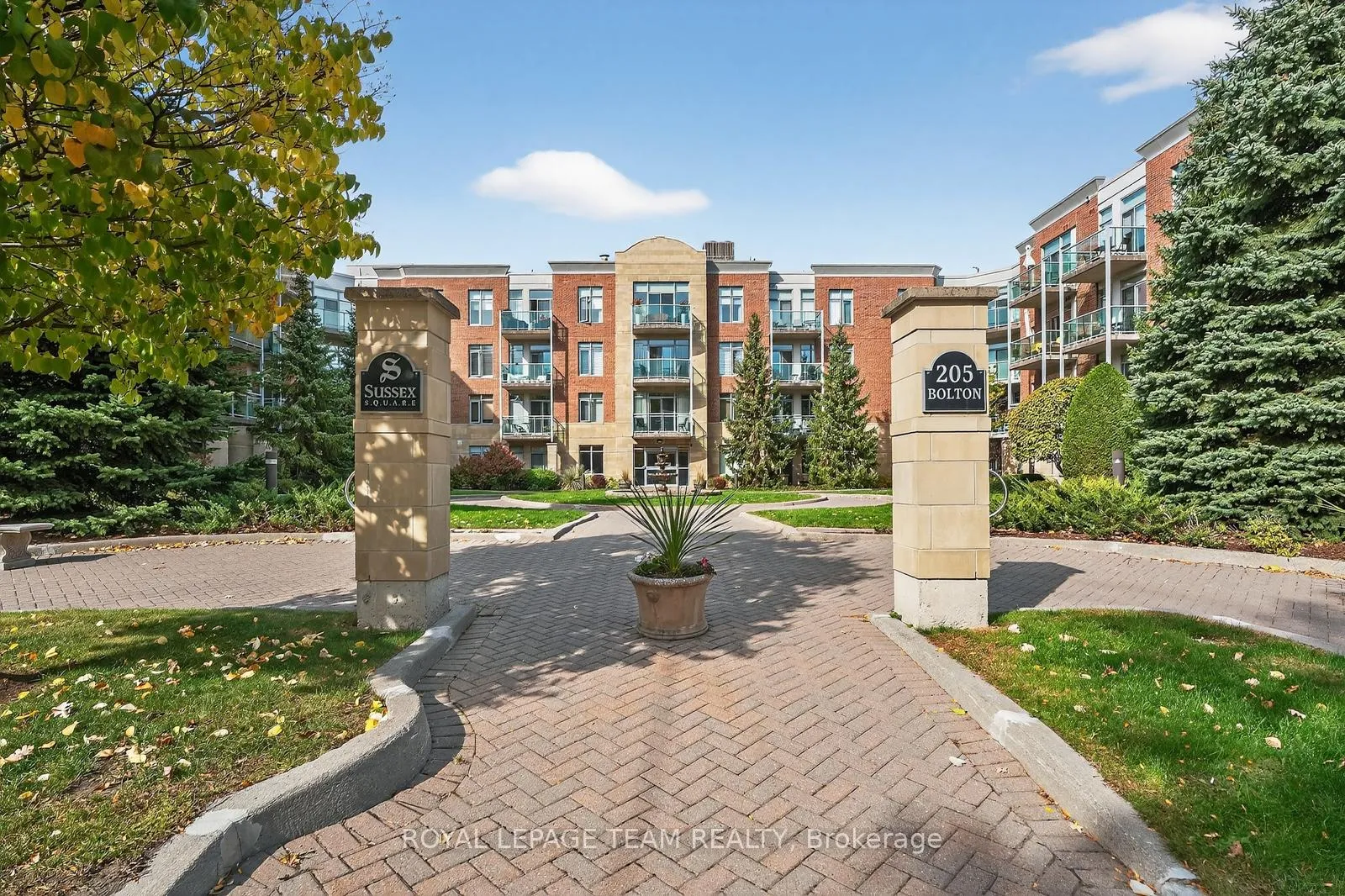 Front of Unit 230, 205 Bolton Street
