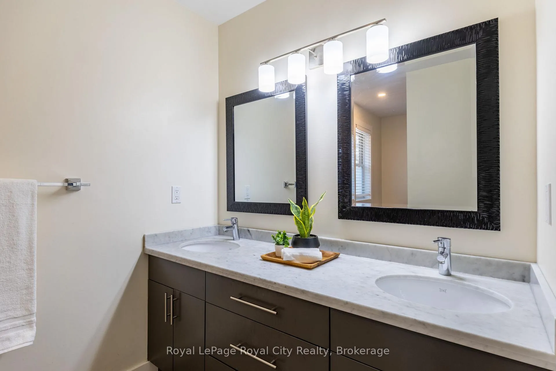 Photo 28 of 255 Normandy Avenue, Waterloo, Lincoln Village — HOMEH