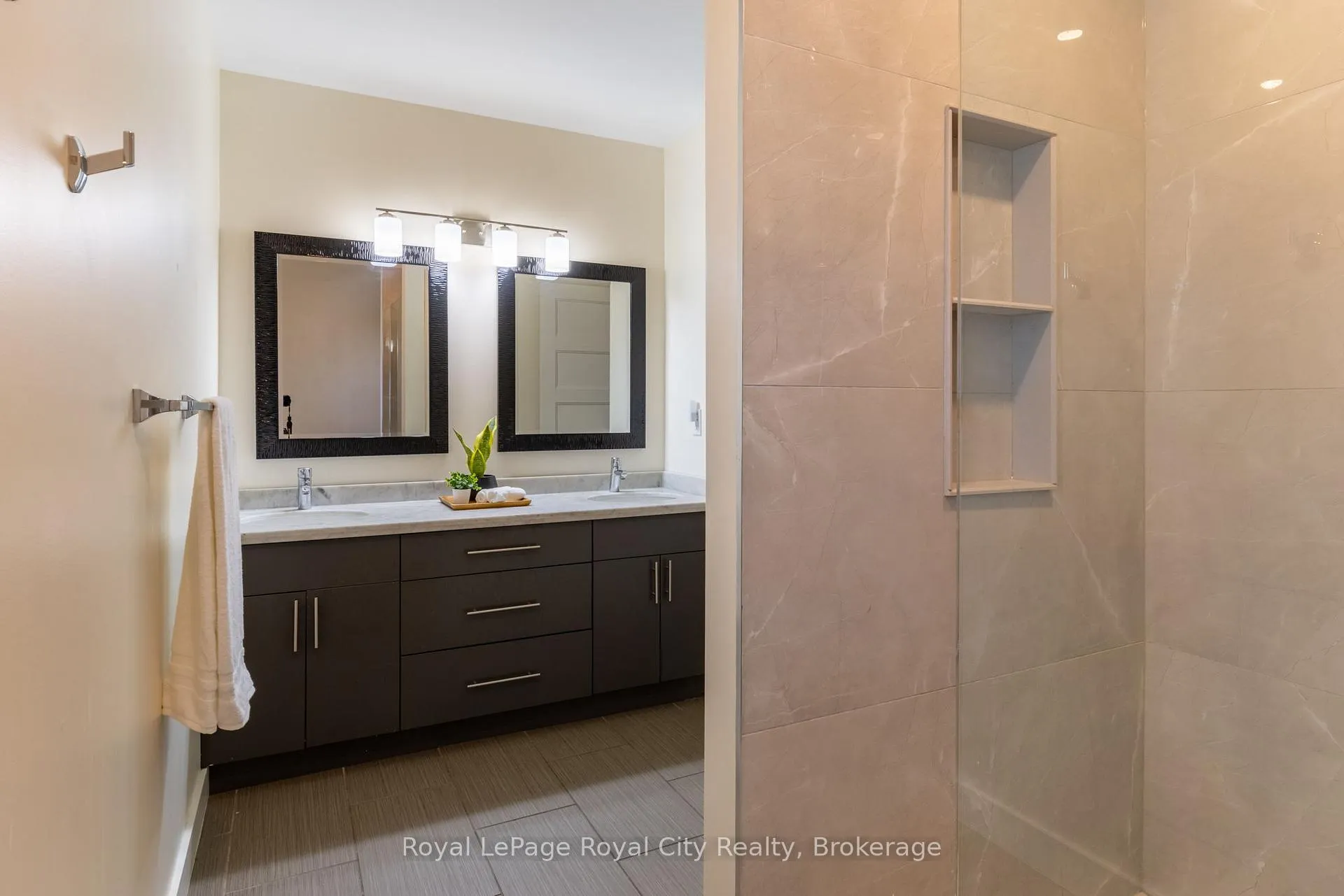 Photo 29 of 255 Normandy Avenue, Waterloo, Lincoln Village — HOMEH