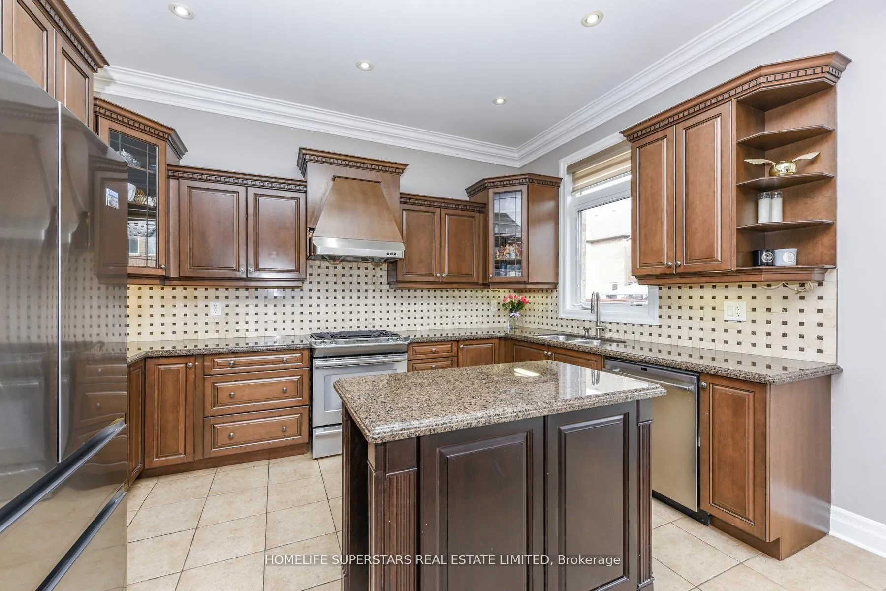 Photo 10 of 8 Bainsville Circle, Brampton, Bram East — HOMEH